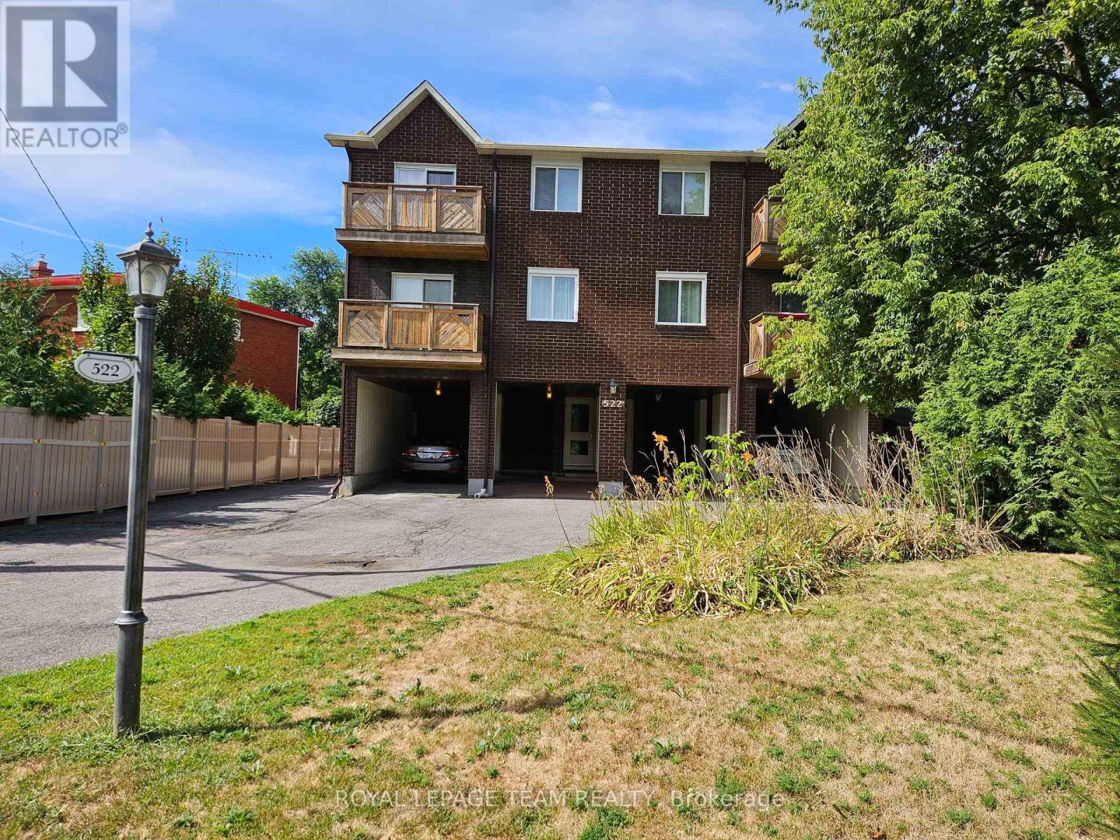 5 - 522 Riverdale Avenue N