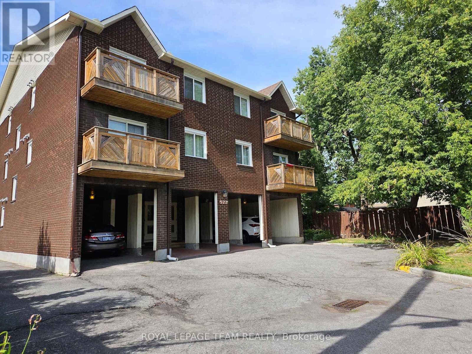 5 - 522 Riverdale Avenue N