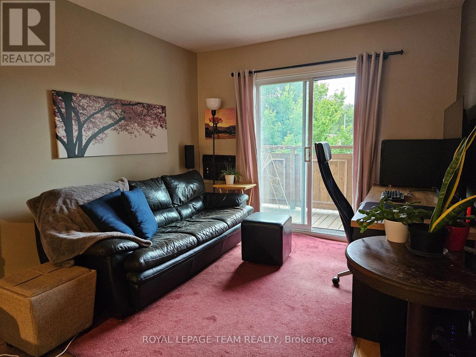 5 - 522 Riverdale Avenue N