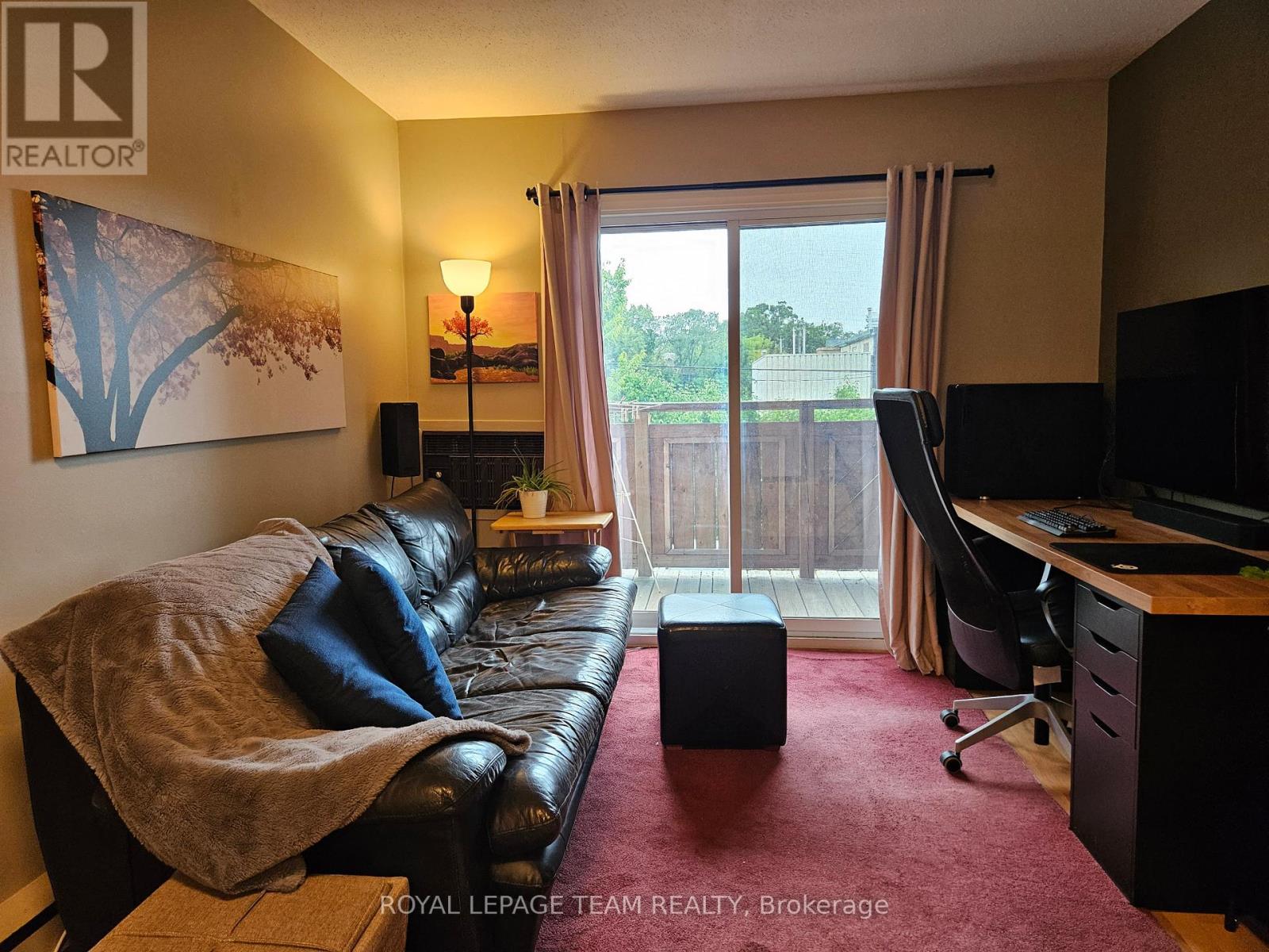 5 - 522 Riverdale Avenue N