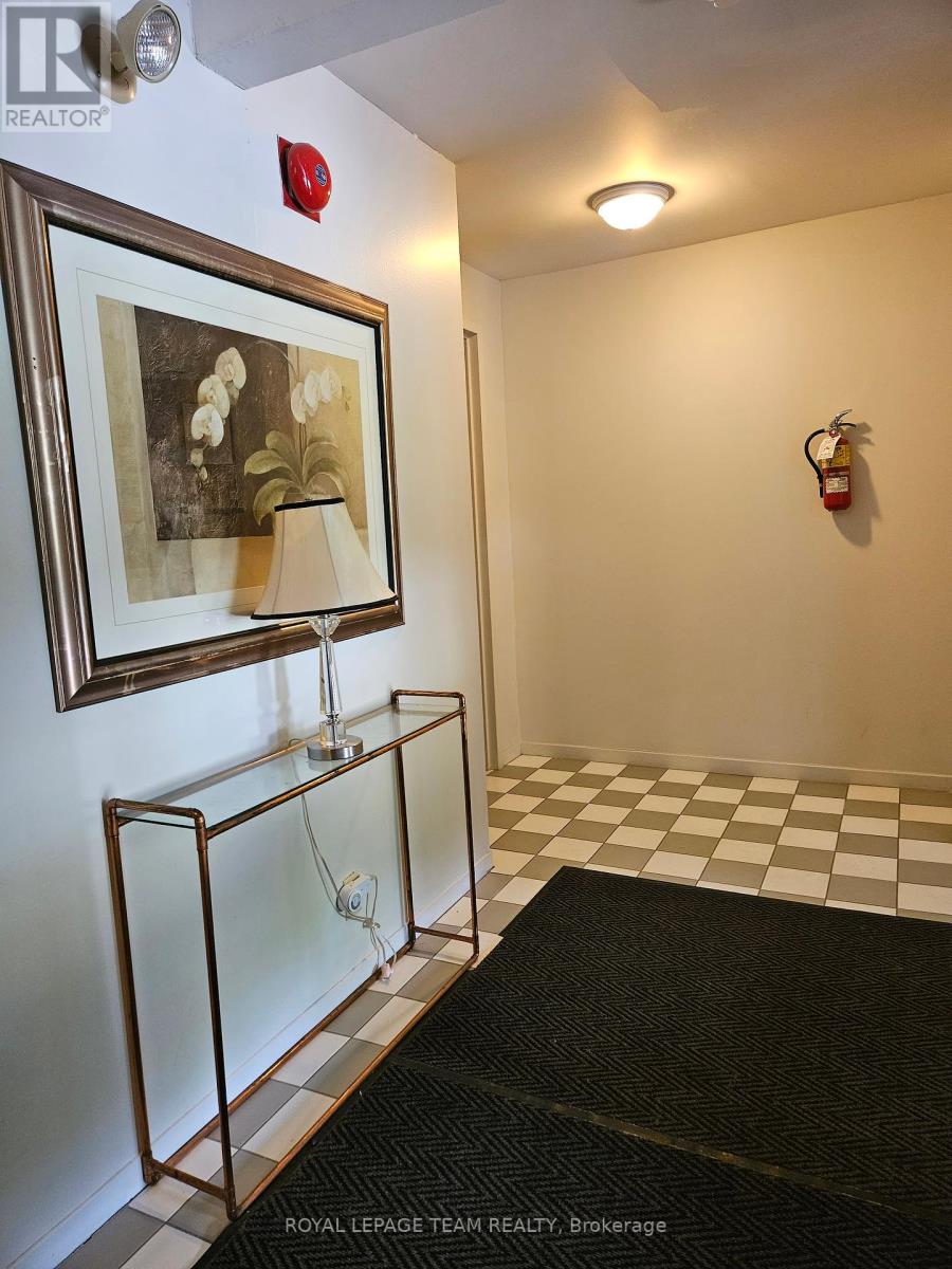 5 - 522 Riverdale Avenue N