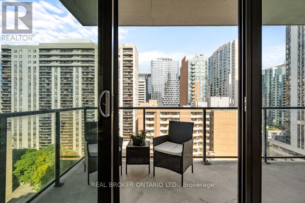 1111 - 224 Lyon Street N