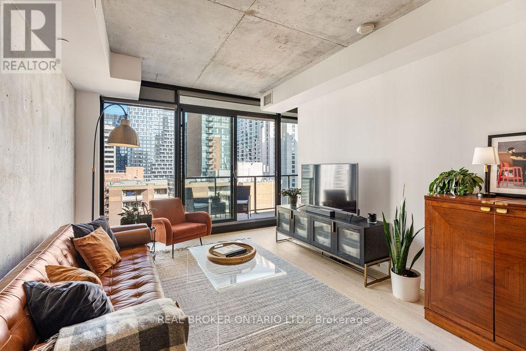 1111 - 224 Lyon Street N