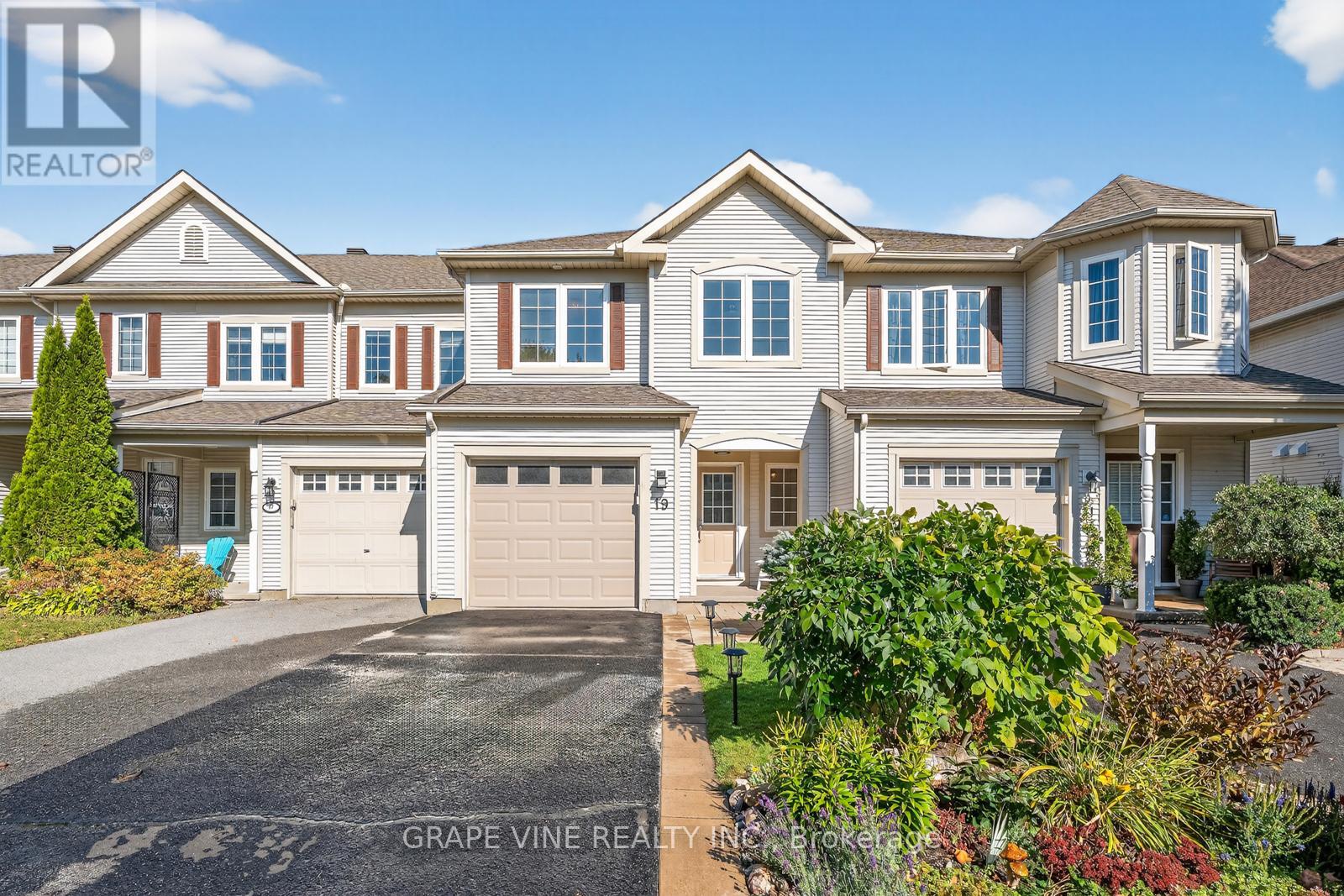19 Fieldberry Private