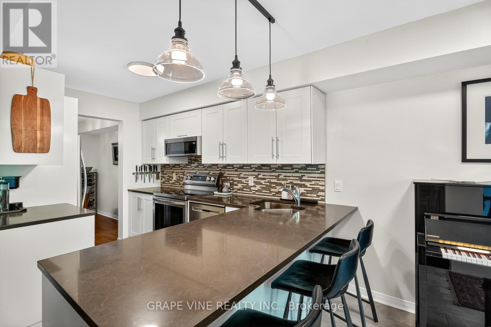 19 Fieldberry Private