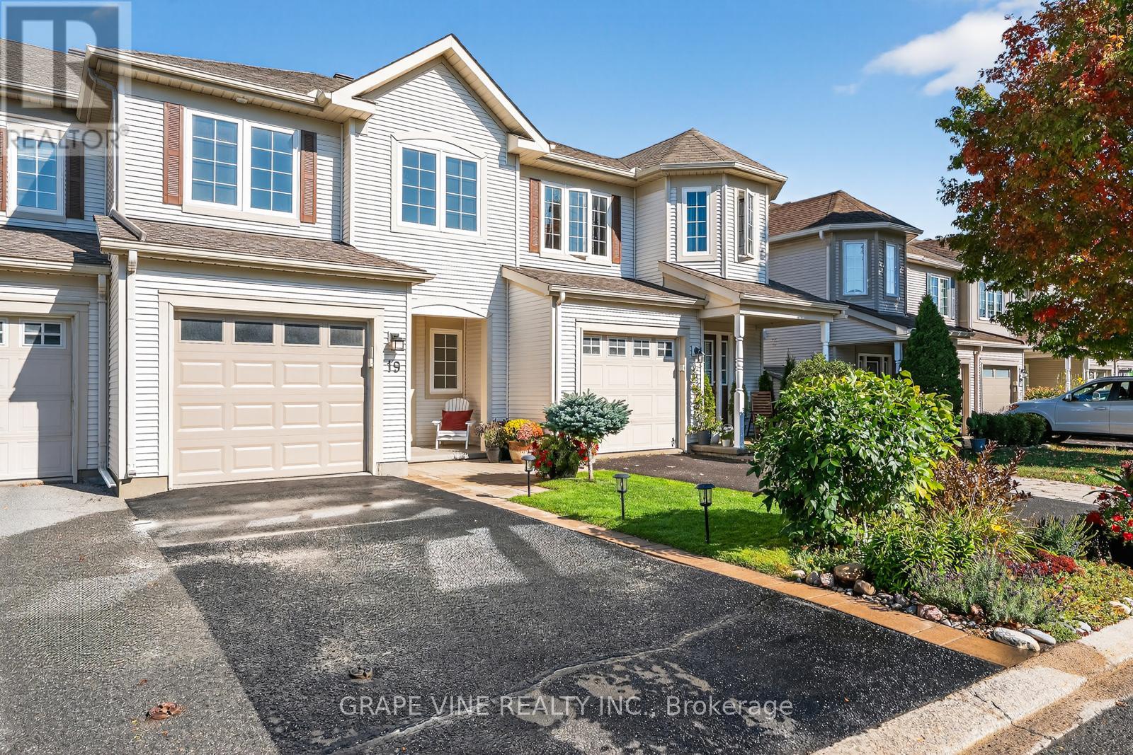 19 Fieldberry Private