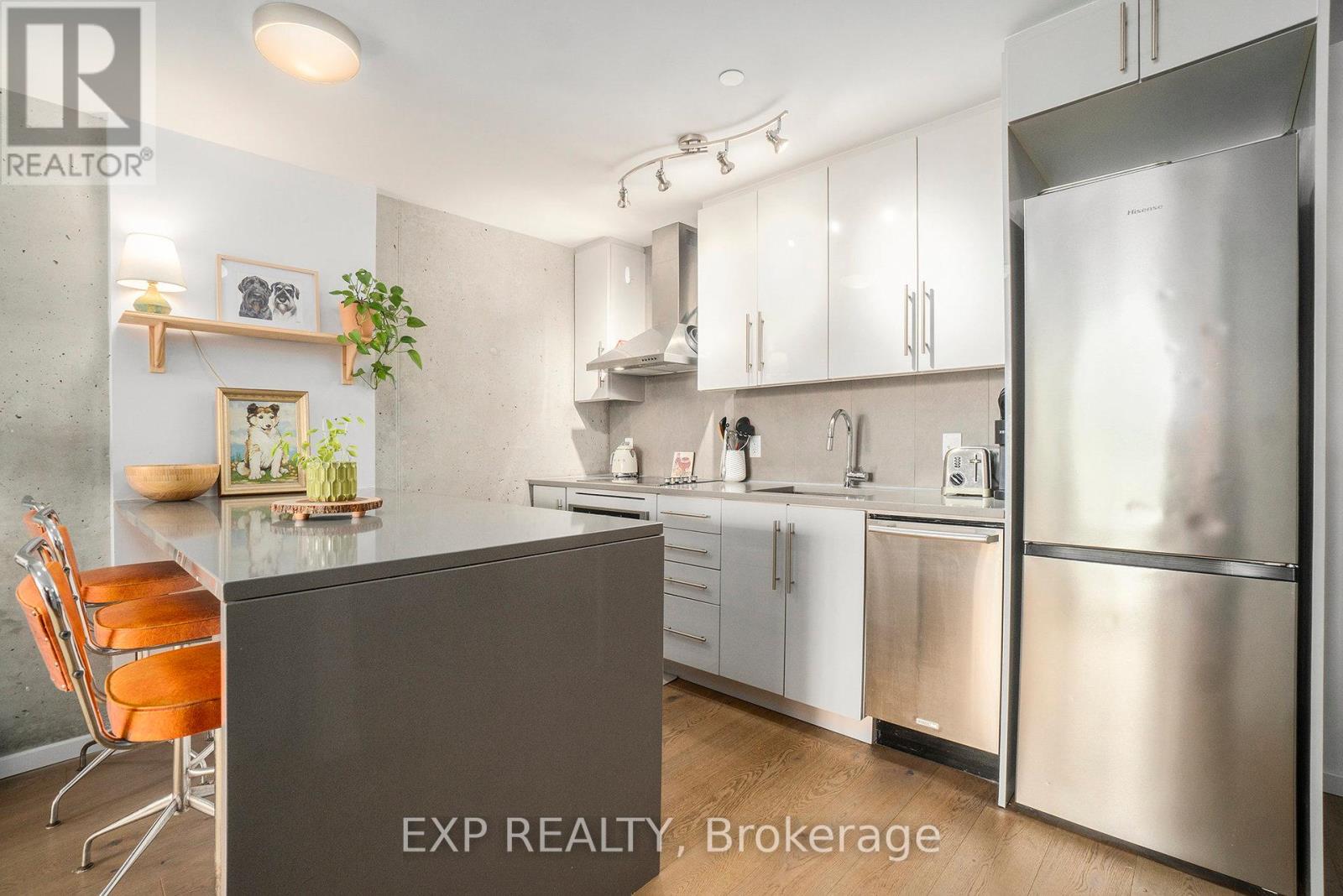 206 - 1000 Wellington Street W