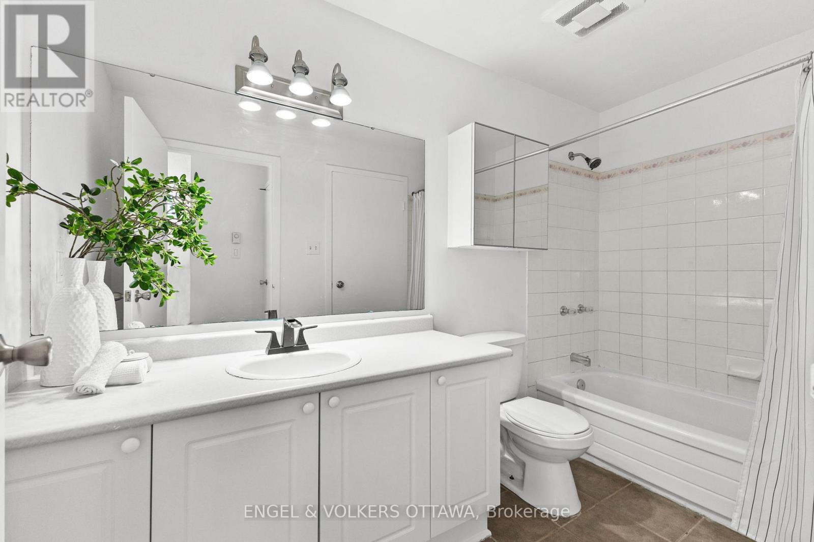 202 Royalton Private