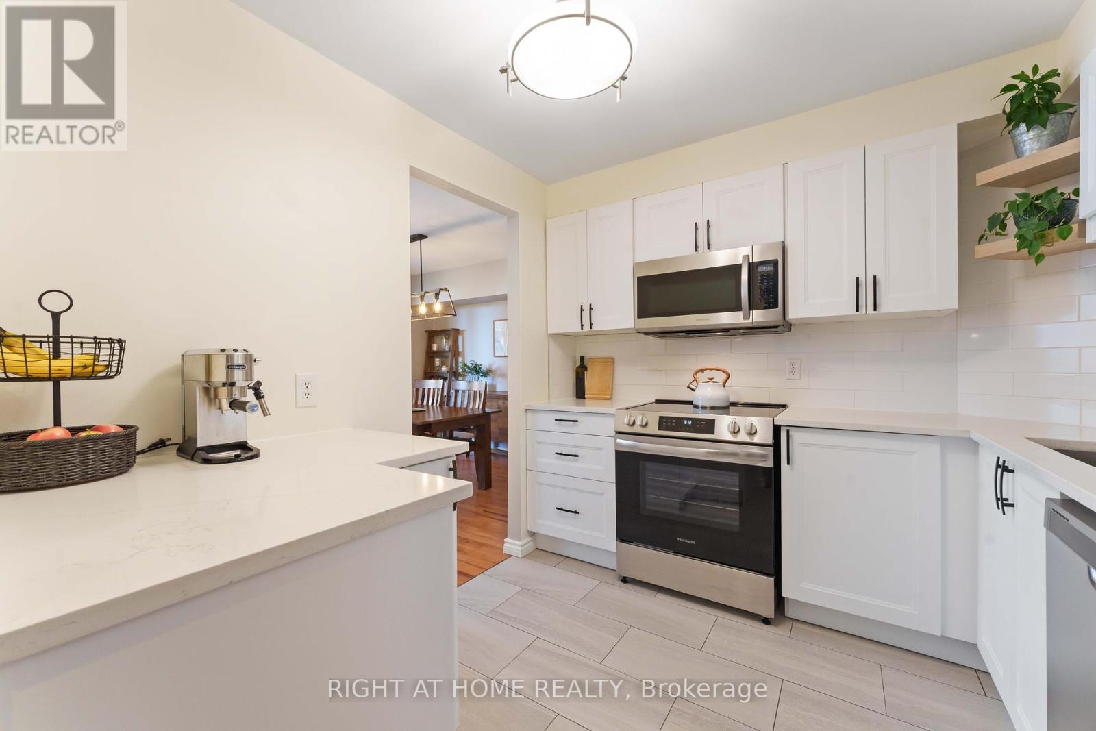 801 - 470 Laurier Avenue W