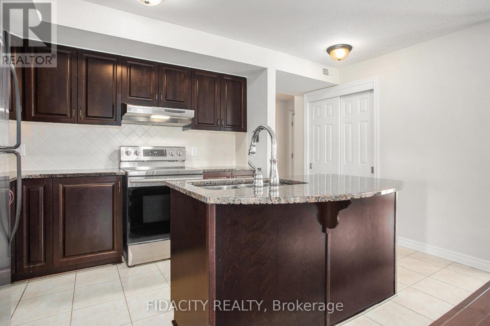 4 - 215 Bluestone Private