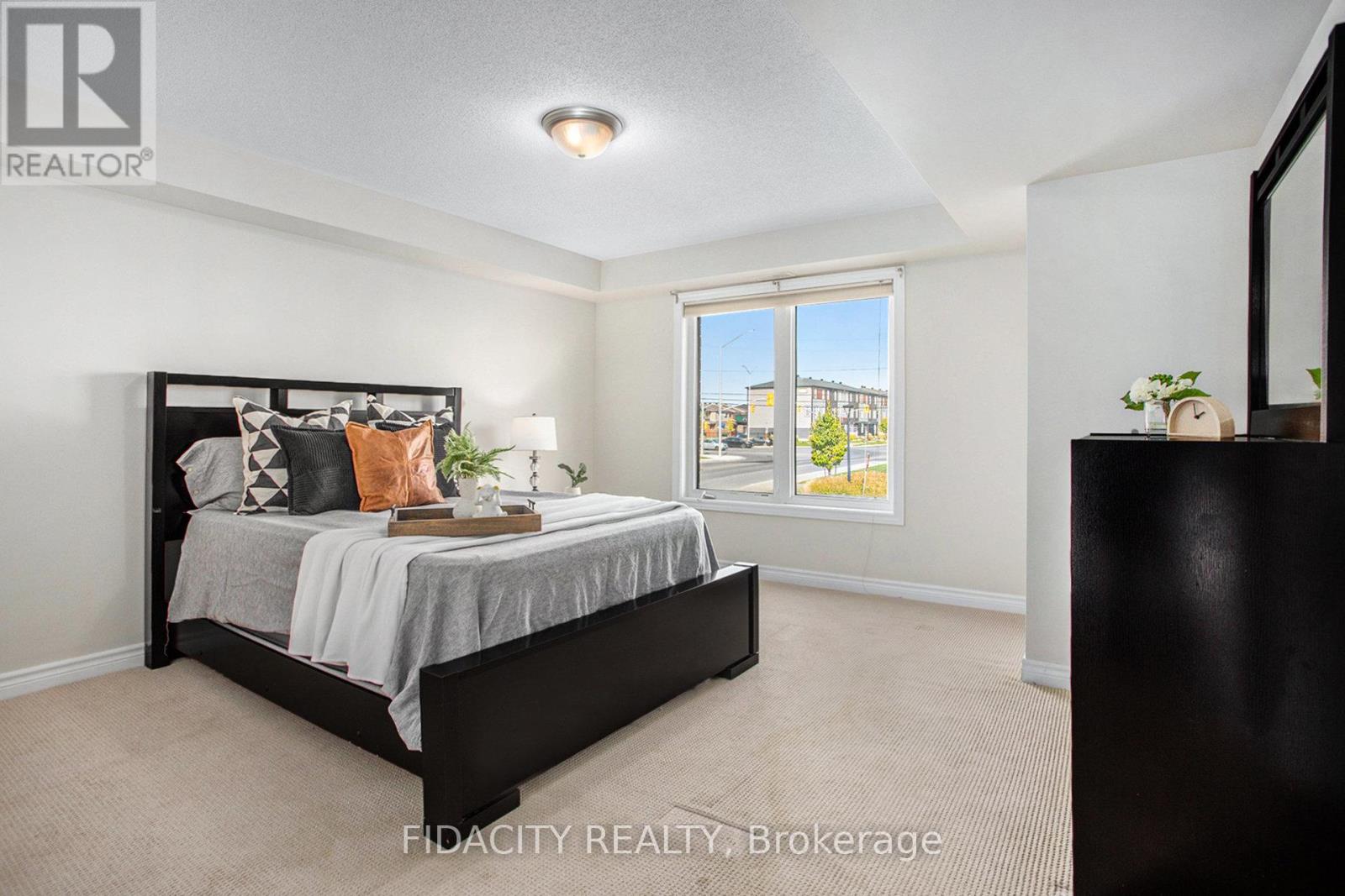 4 - 215 Bluestone Private