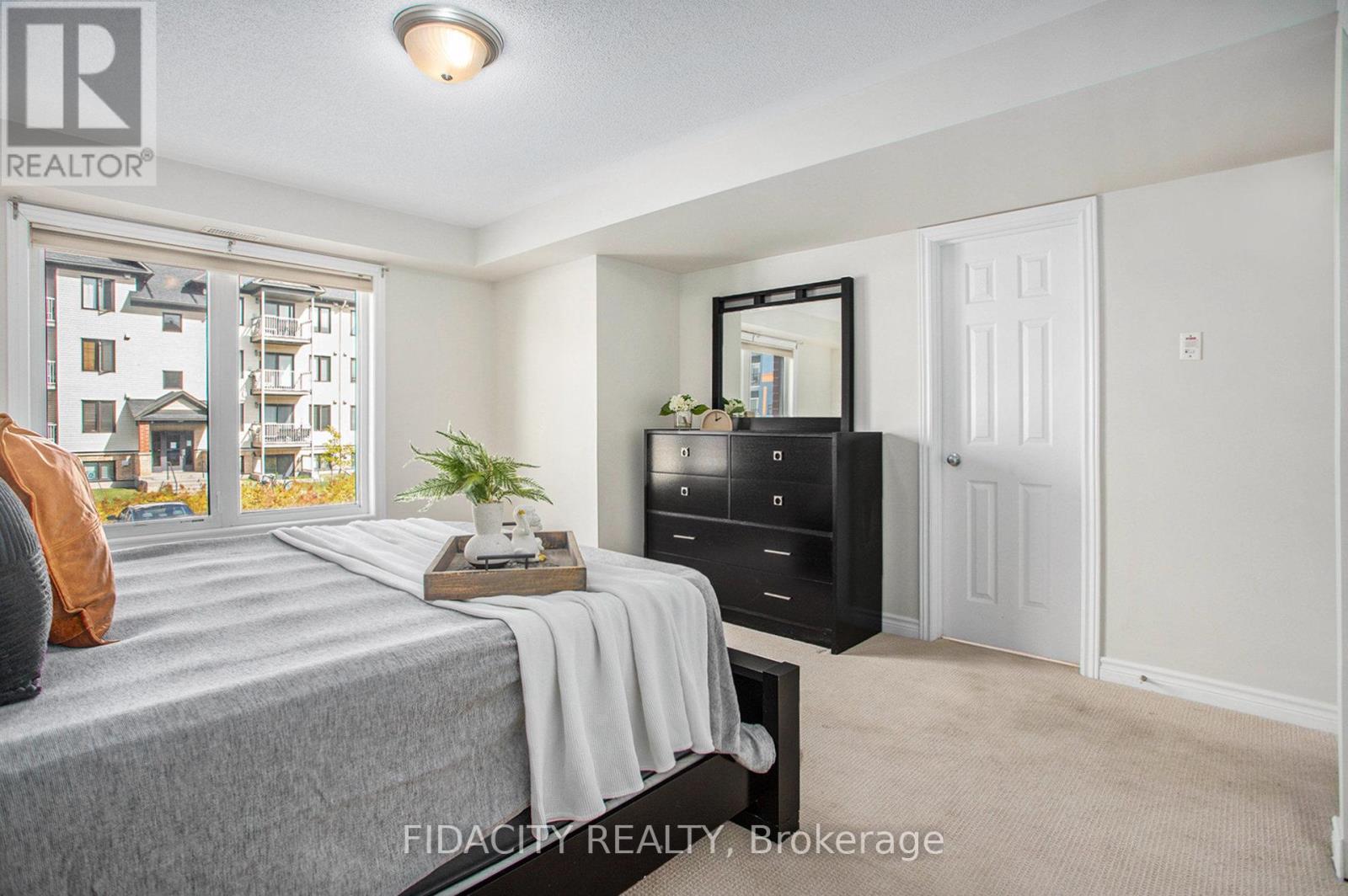 4 - 215 Bluestone Private