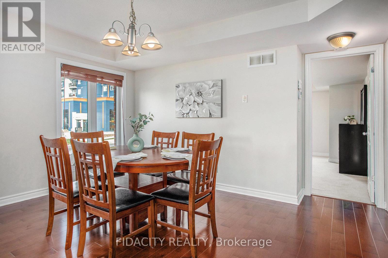 4 - 215 Bluestone Private