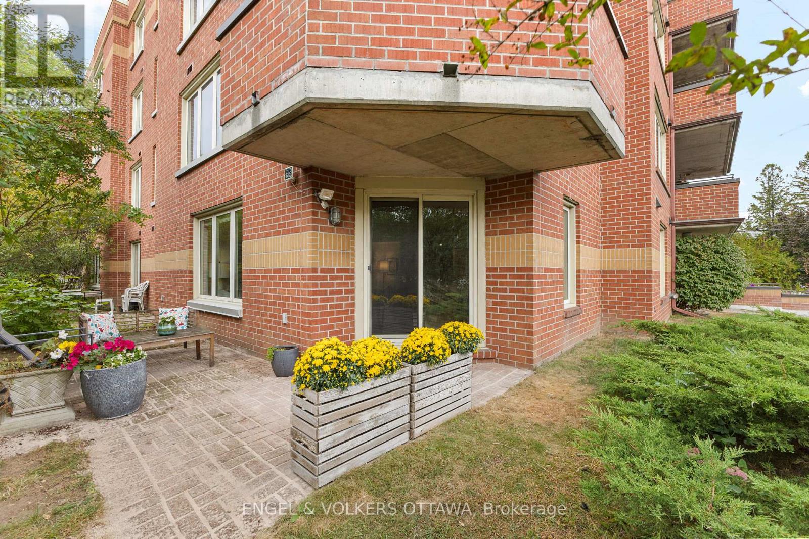 101 - 800 Mckellar Avenue