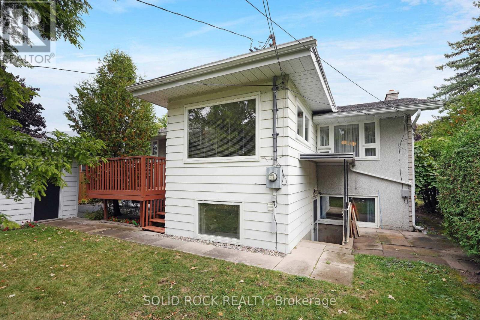 1034 Riddell Avenue S