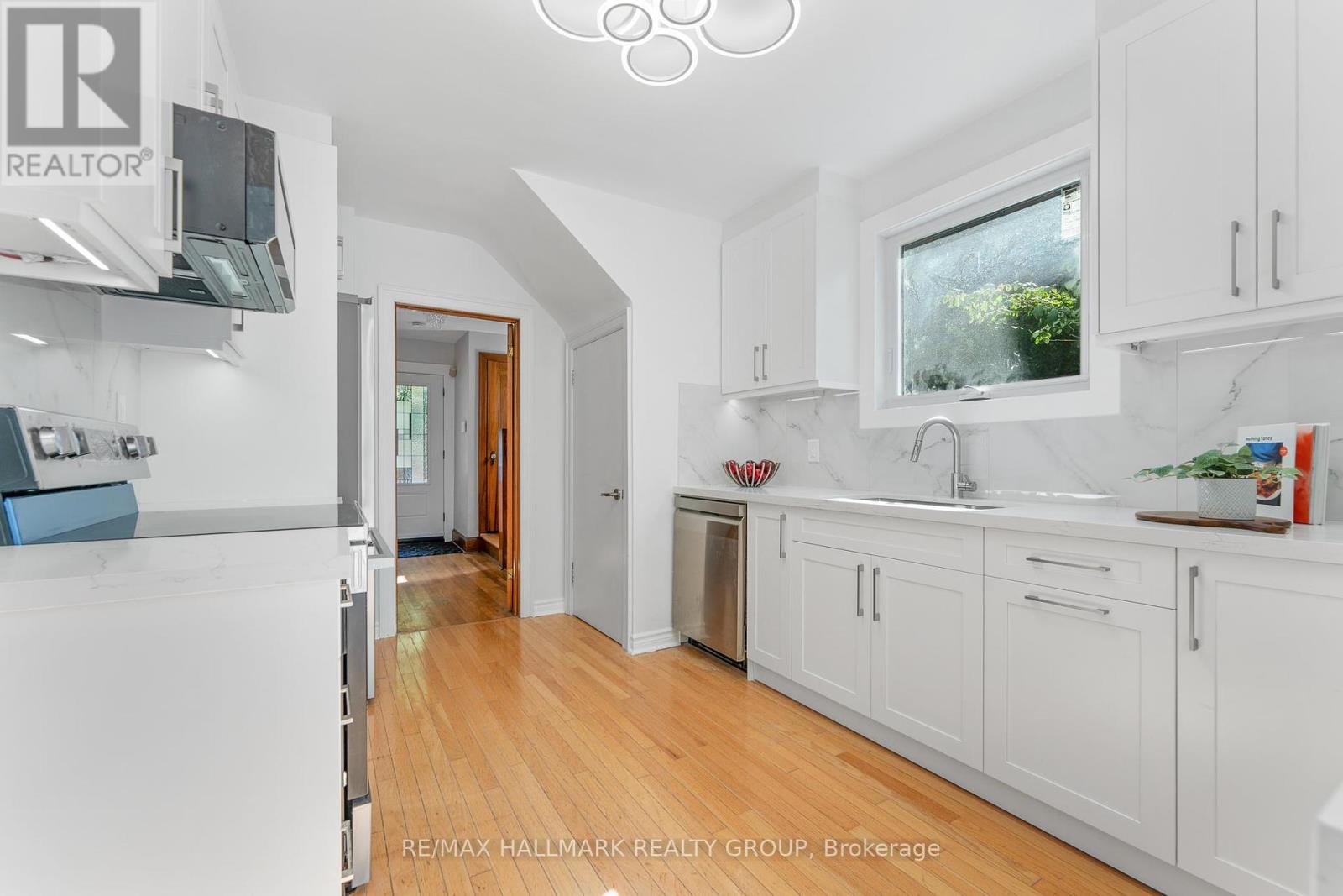 242 Harmer Avenue S