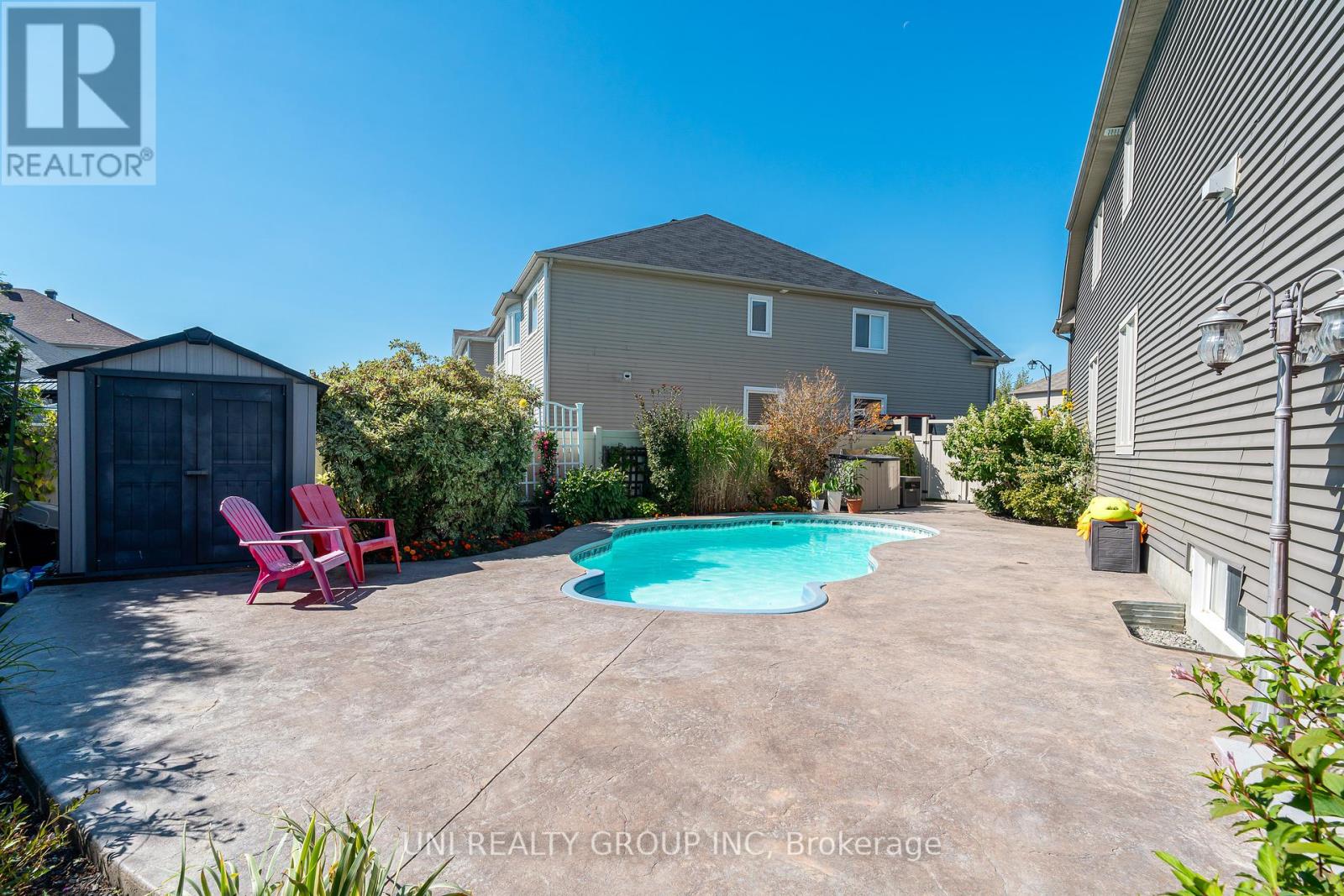454 Cavesson Street