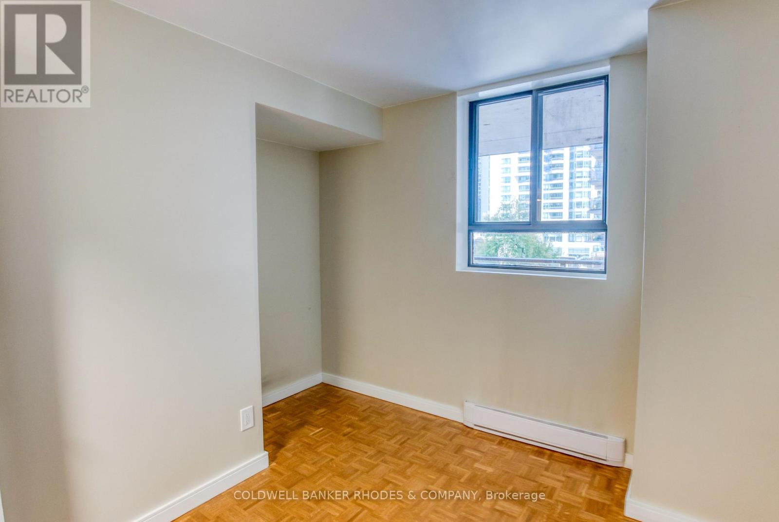 301 - 475 Laurier Avenue W