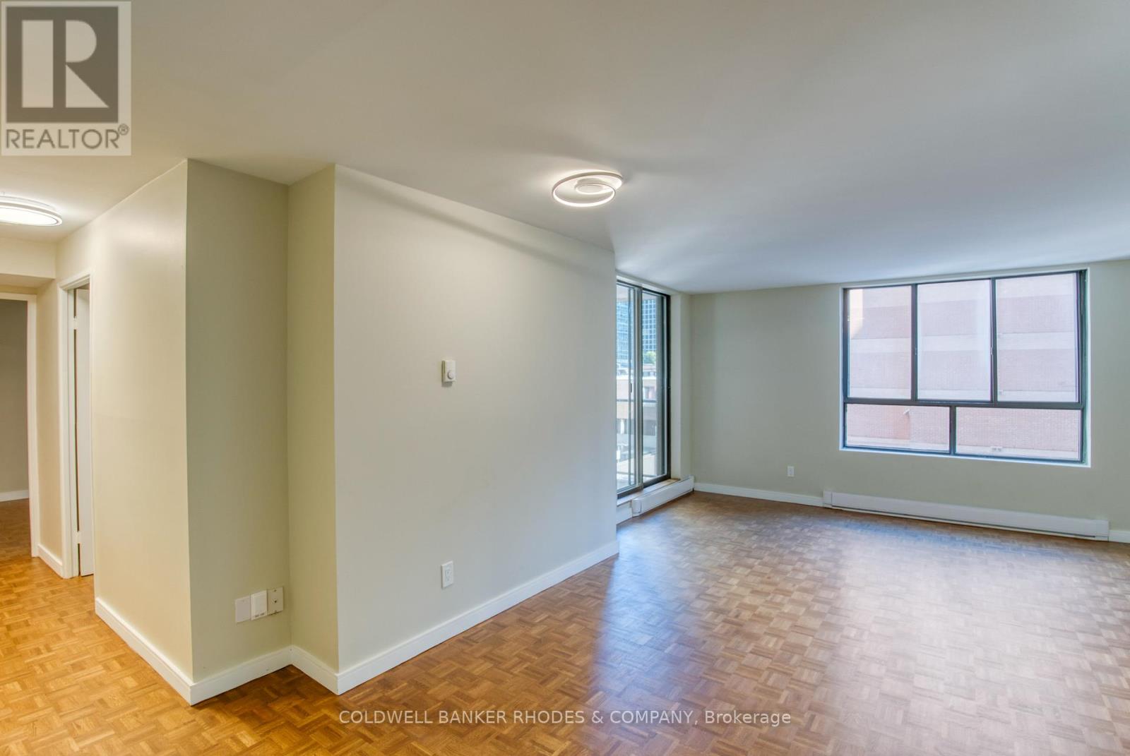 301 - 475 Laurier Avenue W