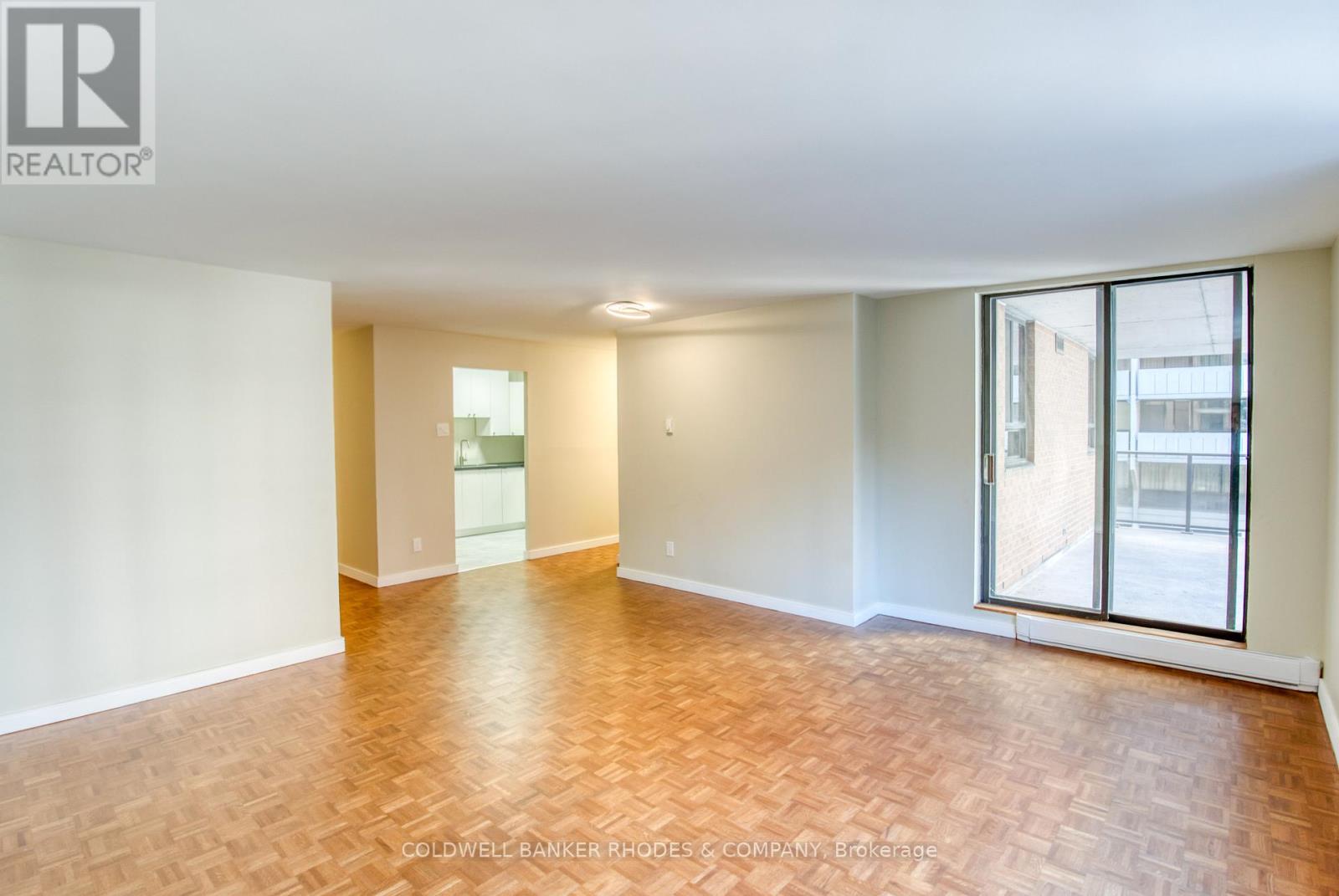 301 - 475 Laurier Avenue W