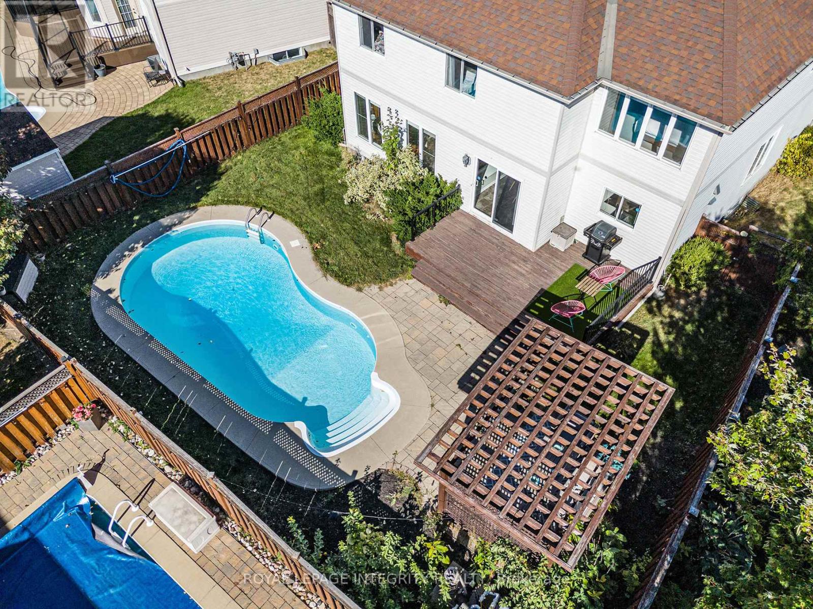 10 Maybrook Place