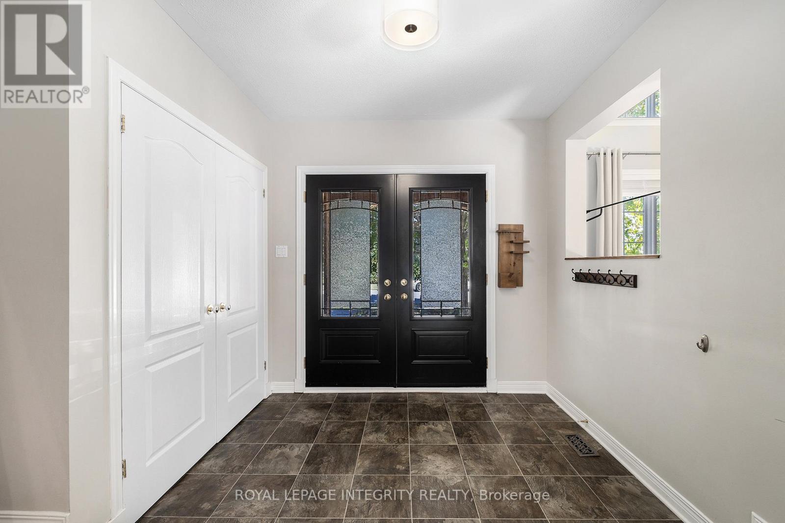 10 Maybrook Place