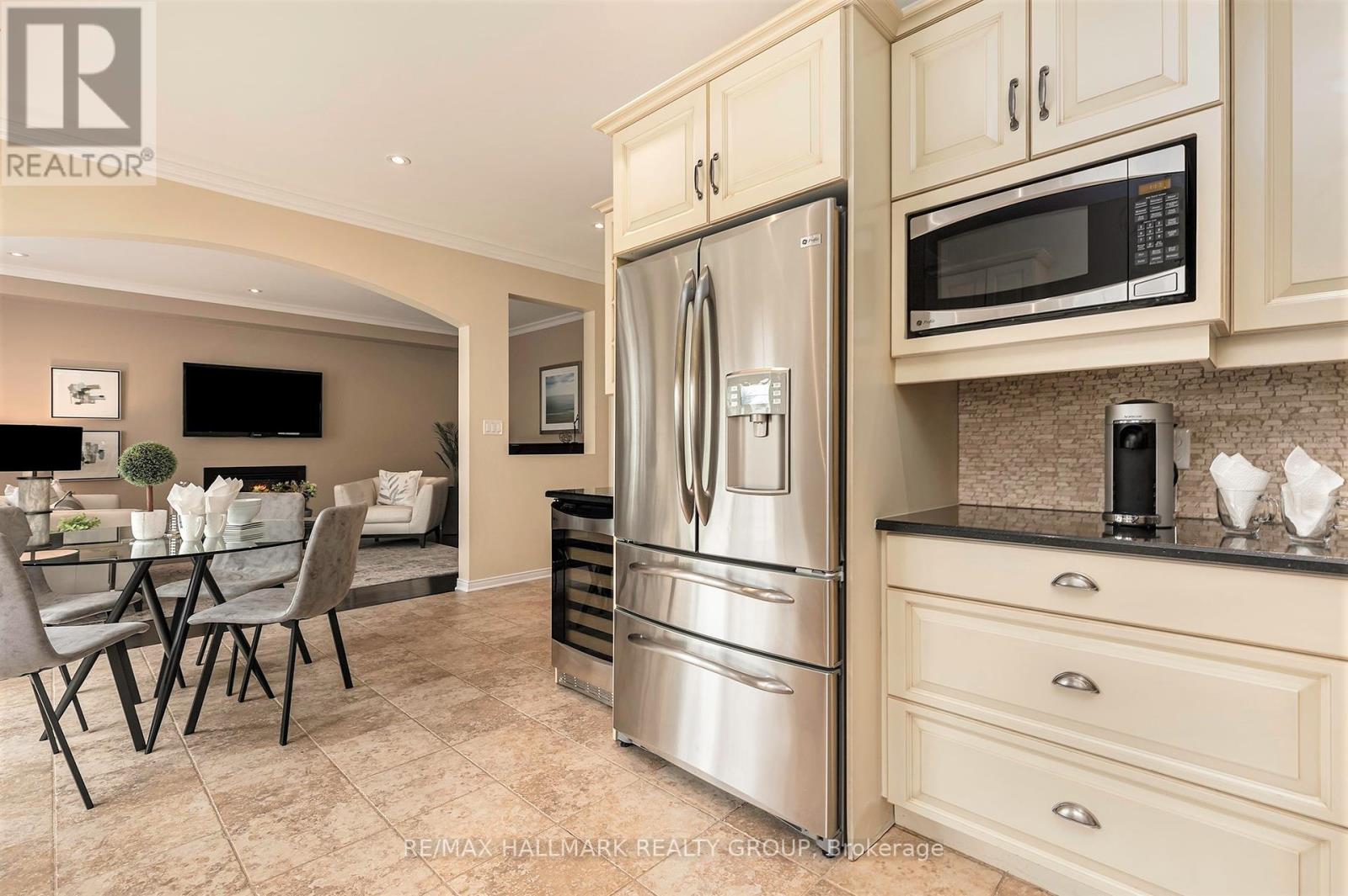 828 Dalkena Place