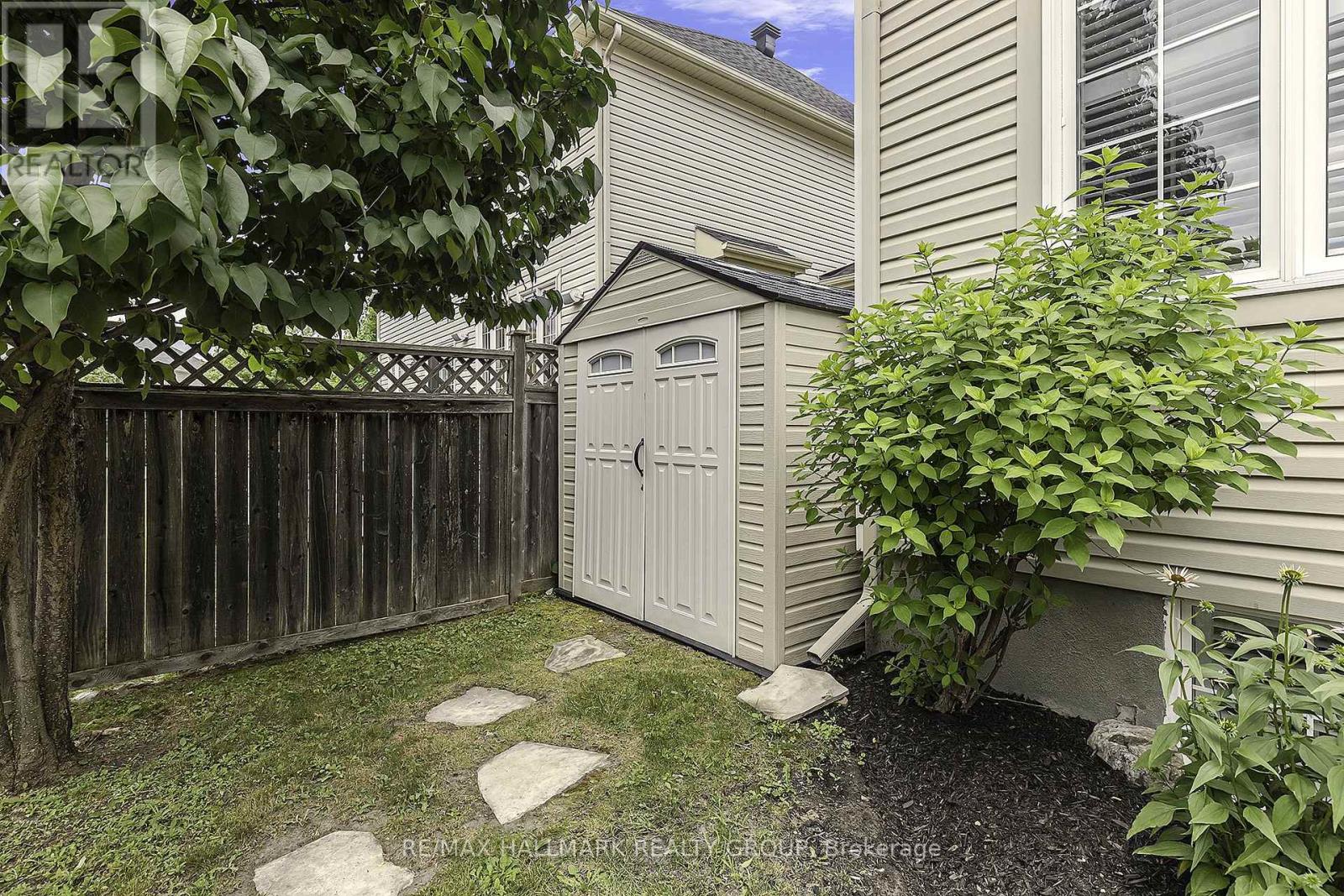 828 Dalkena Place
