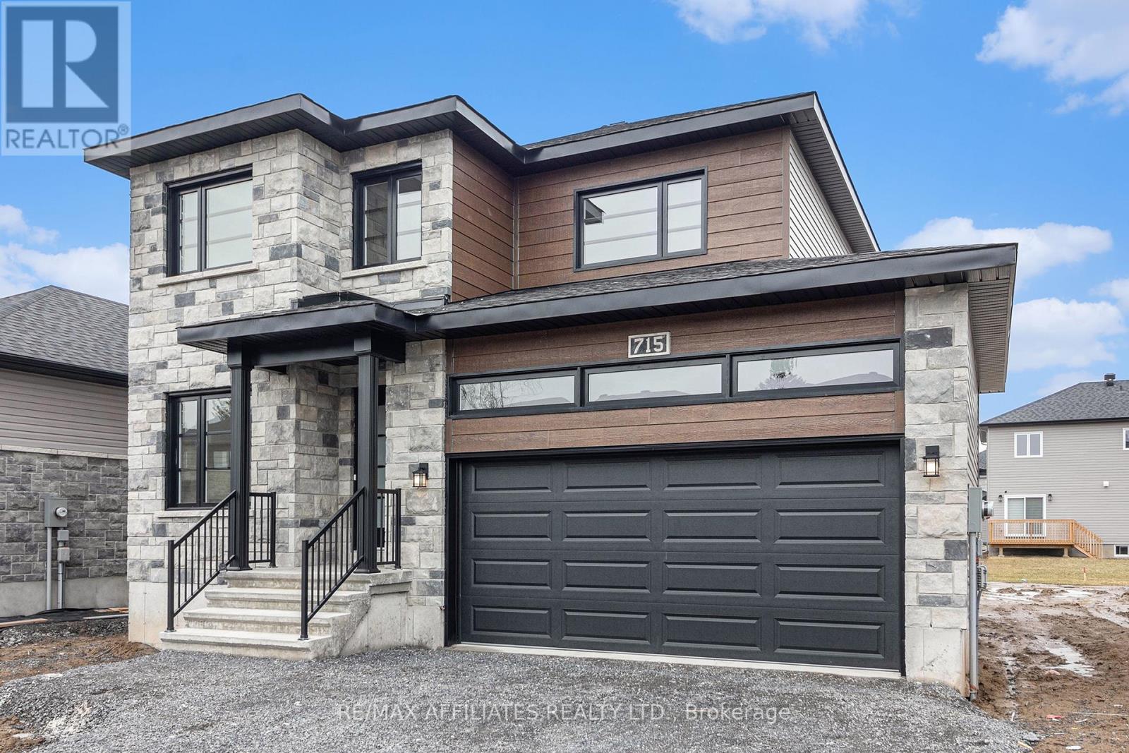 615 Geneva Crescent