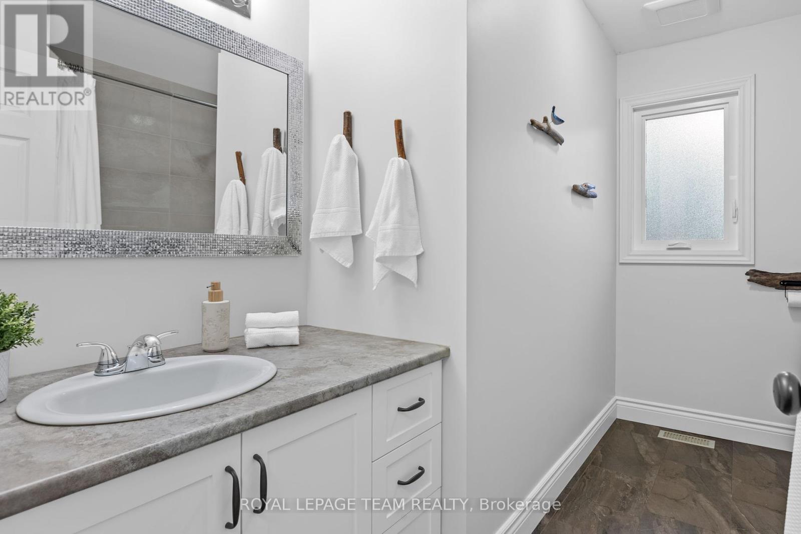 126 Constance Bay Road