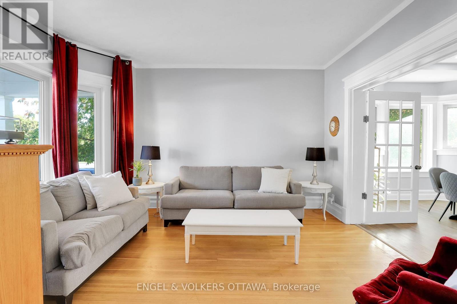 10 Ida Street S