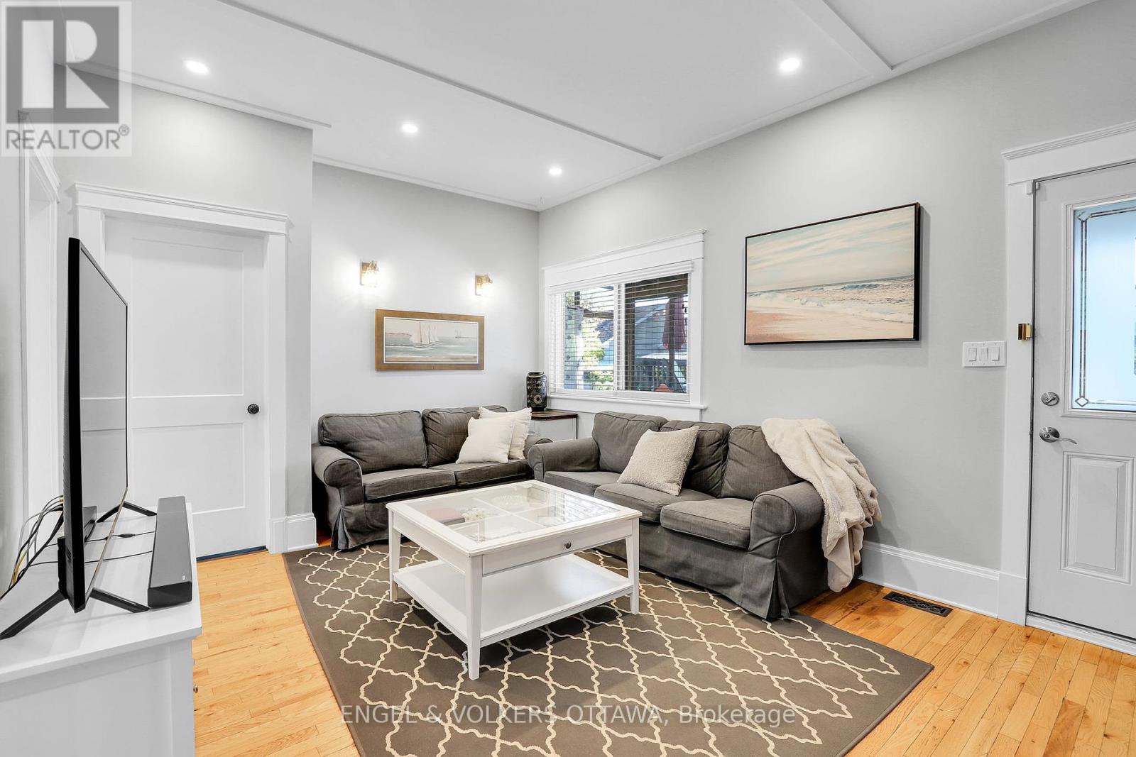 10 Ida Street S