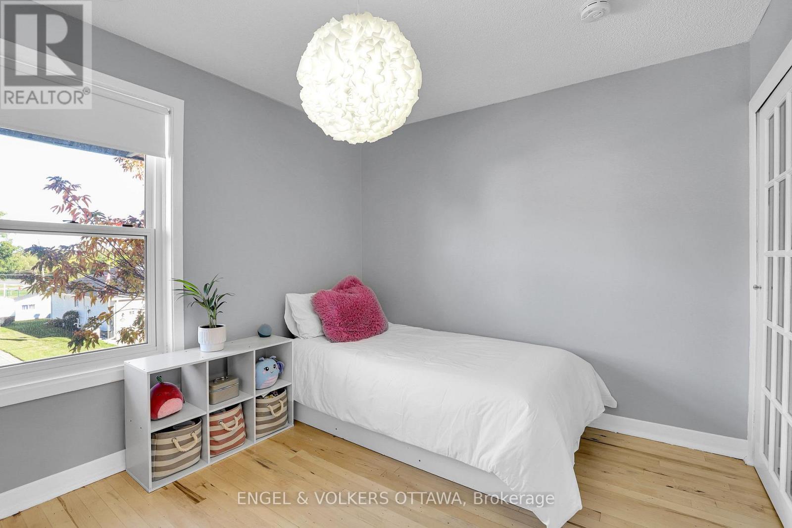 10 Ida Street S
