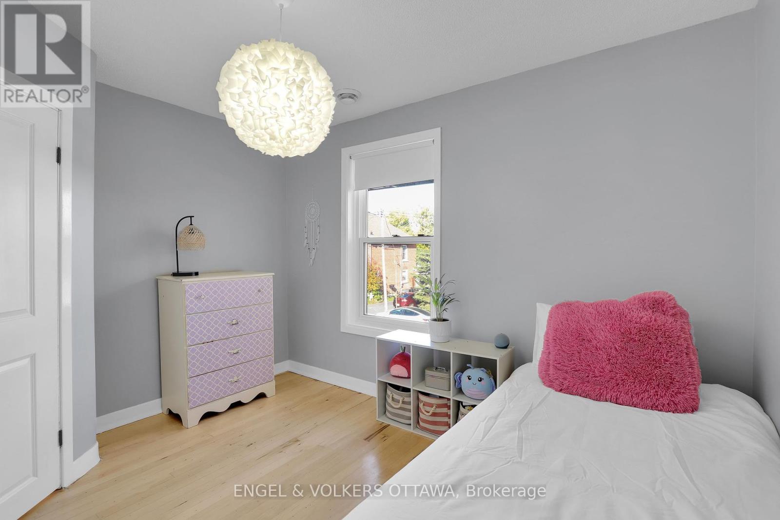 10 Ida Street S