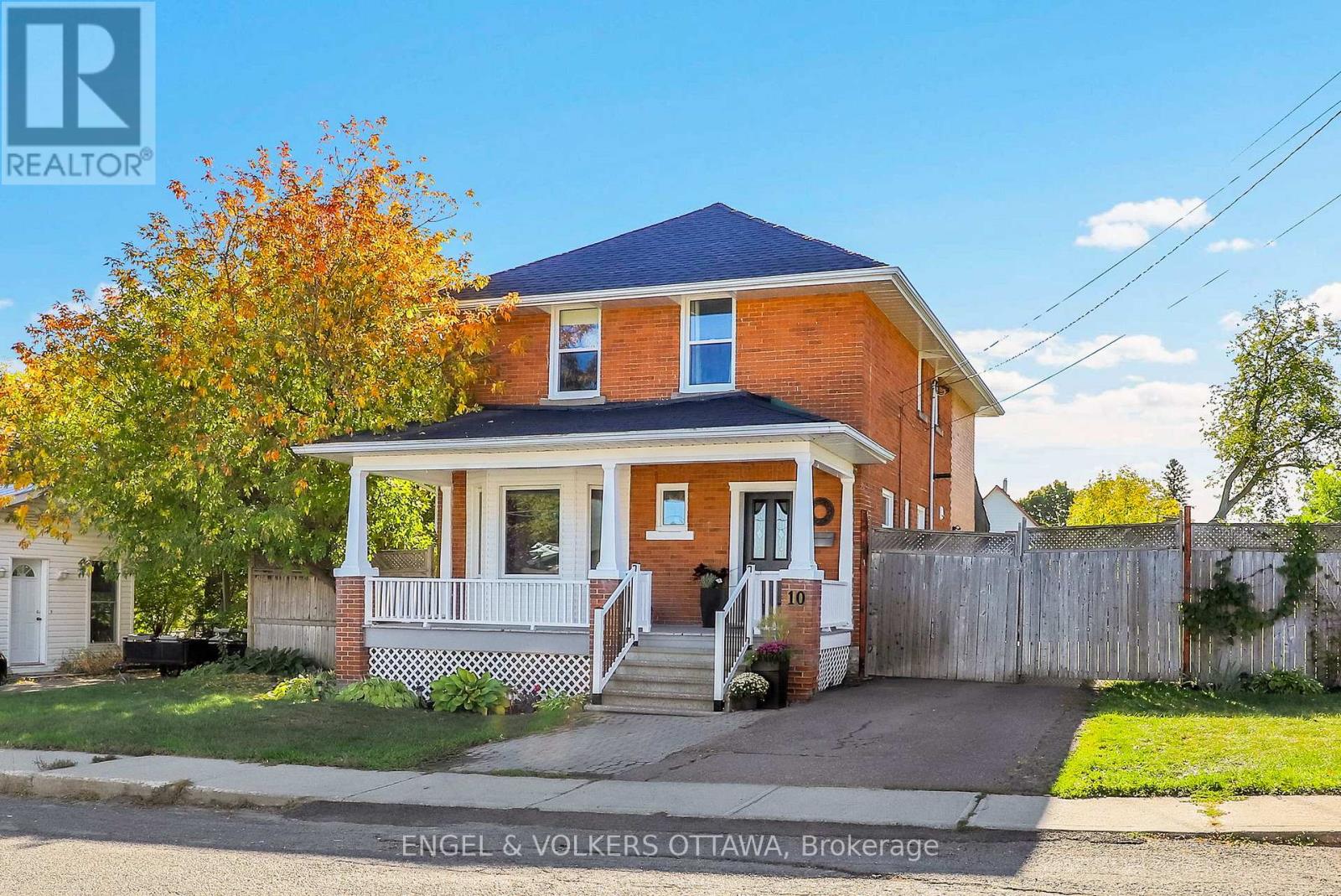 10 Ida Street S