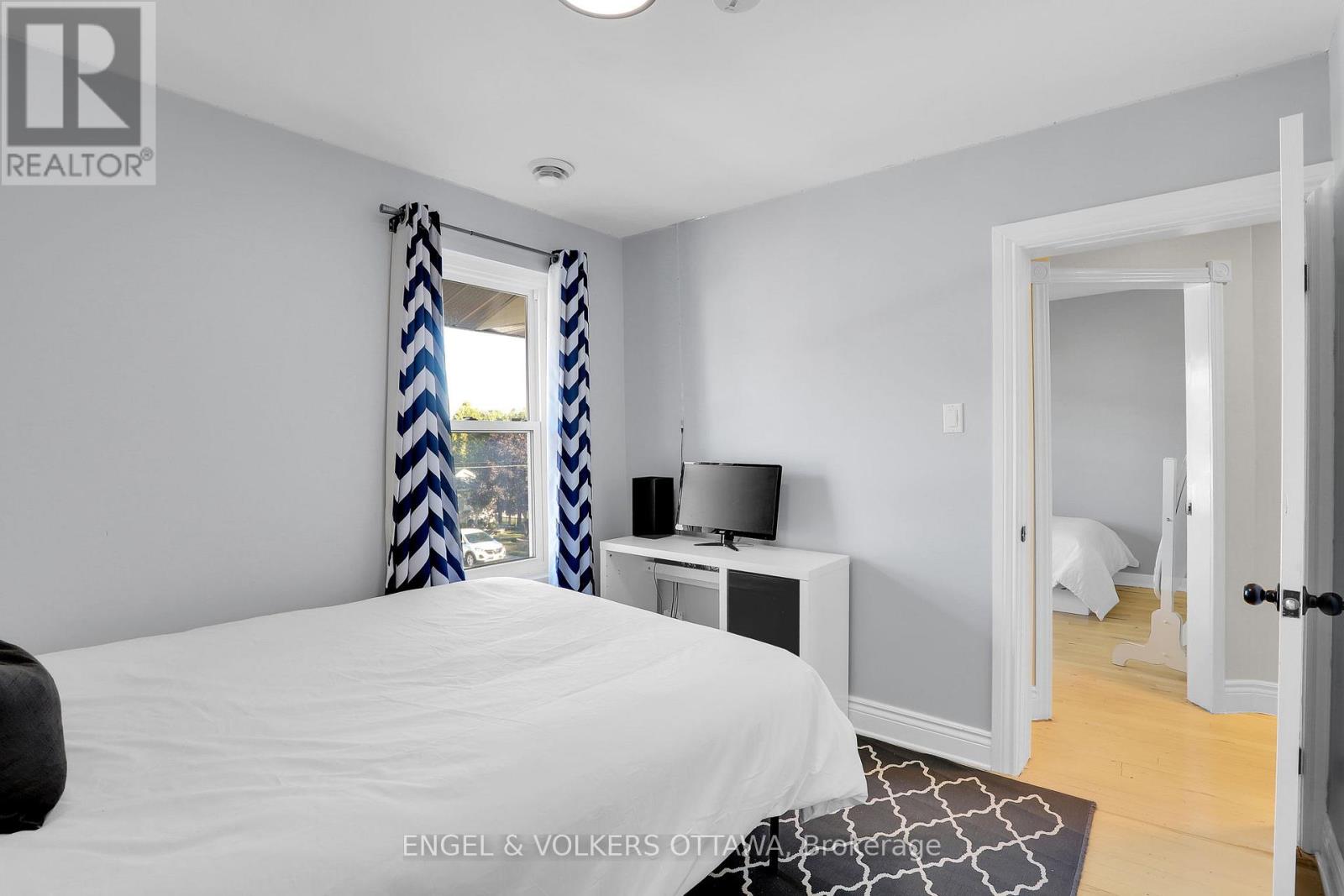 10 Ida Street S