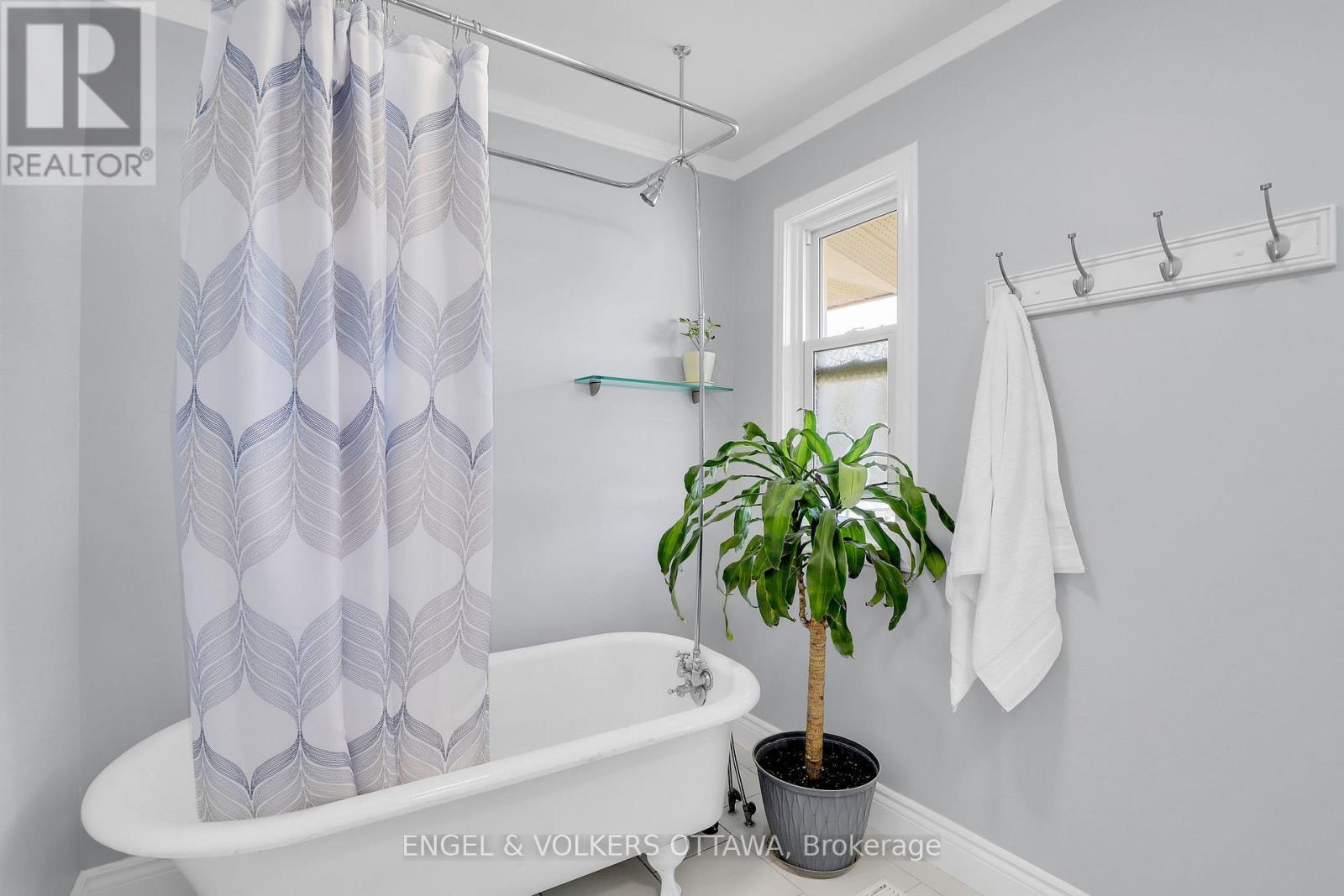 10 Ida Street S