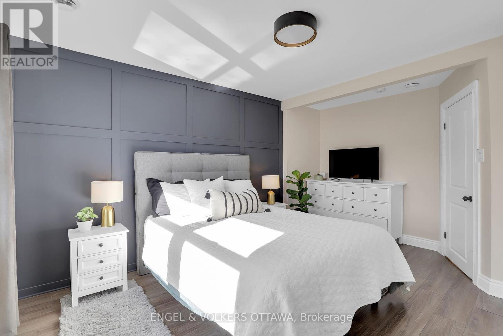 10 Ida Street S