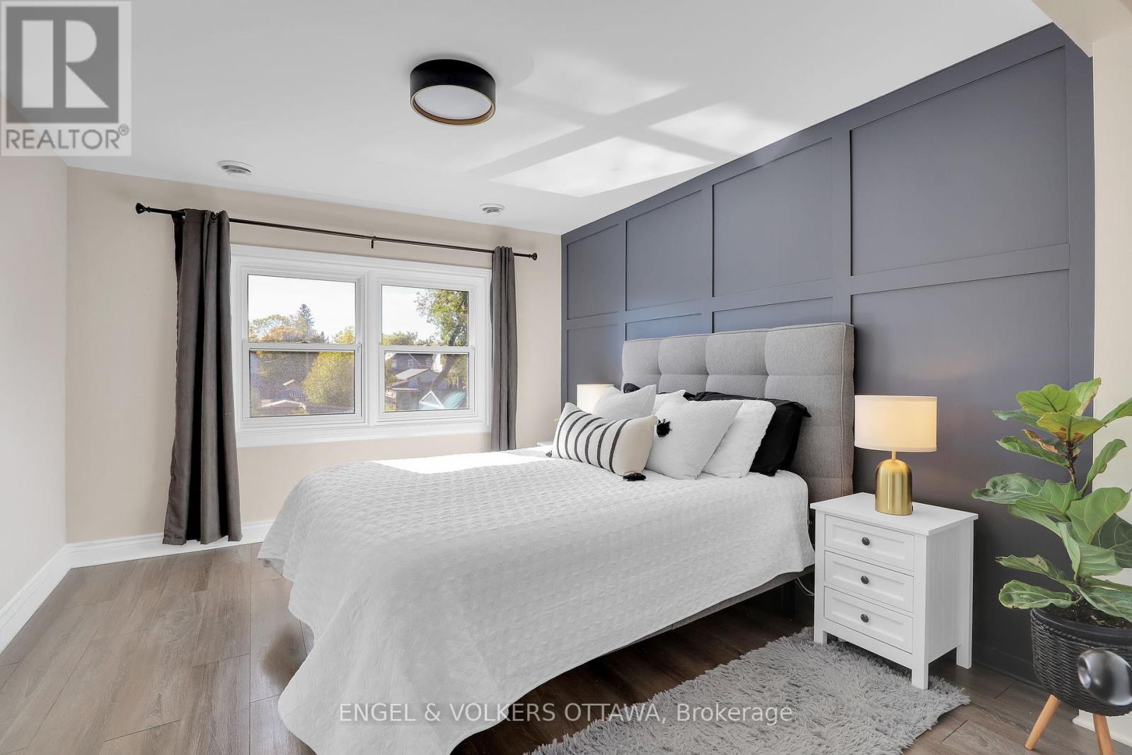 10 Ida Street S