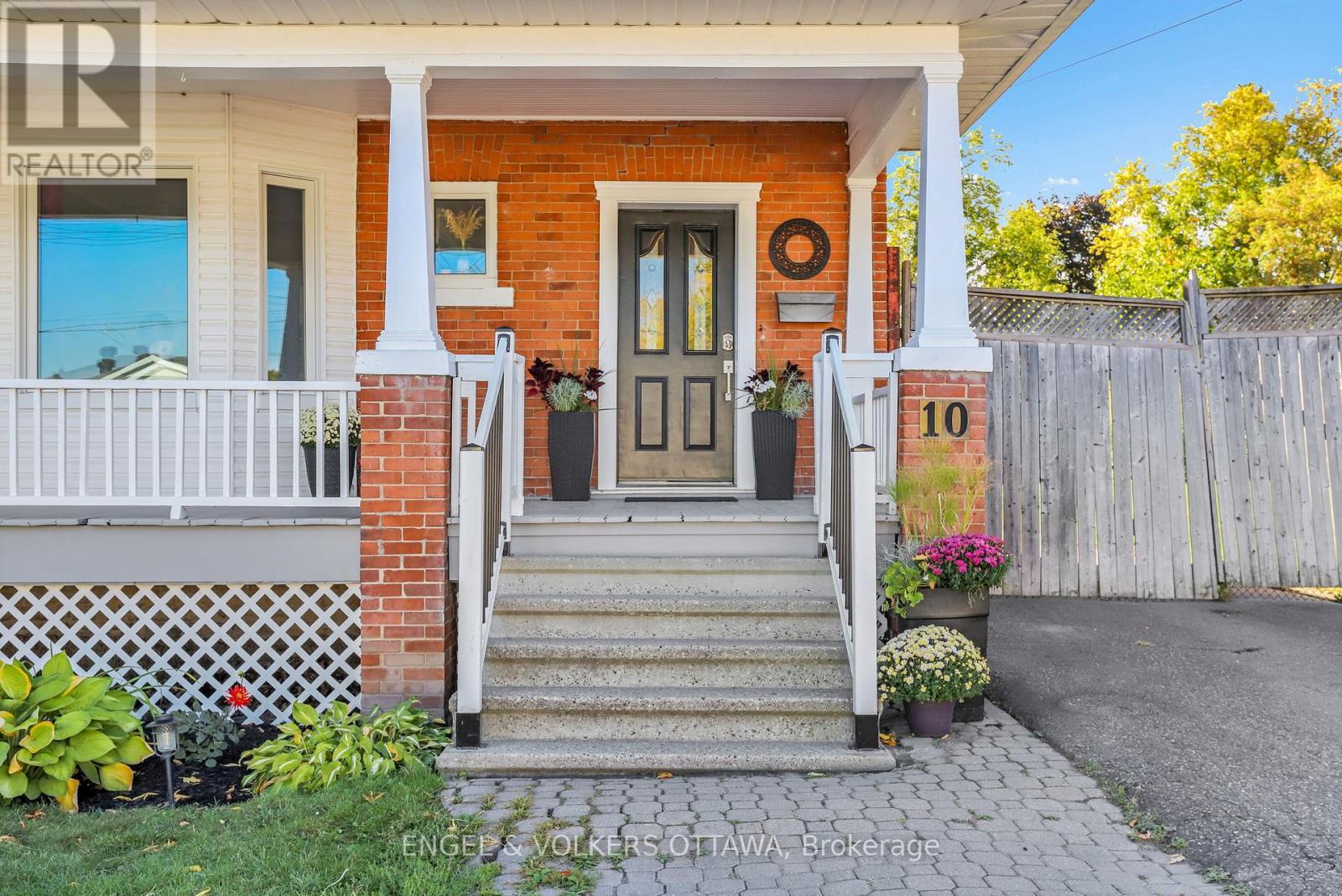 10 Ida Street S