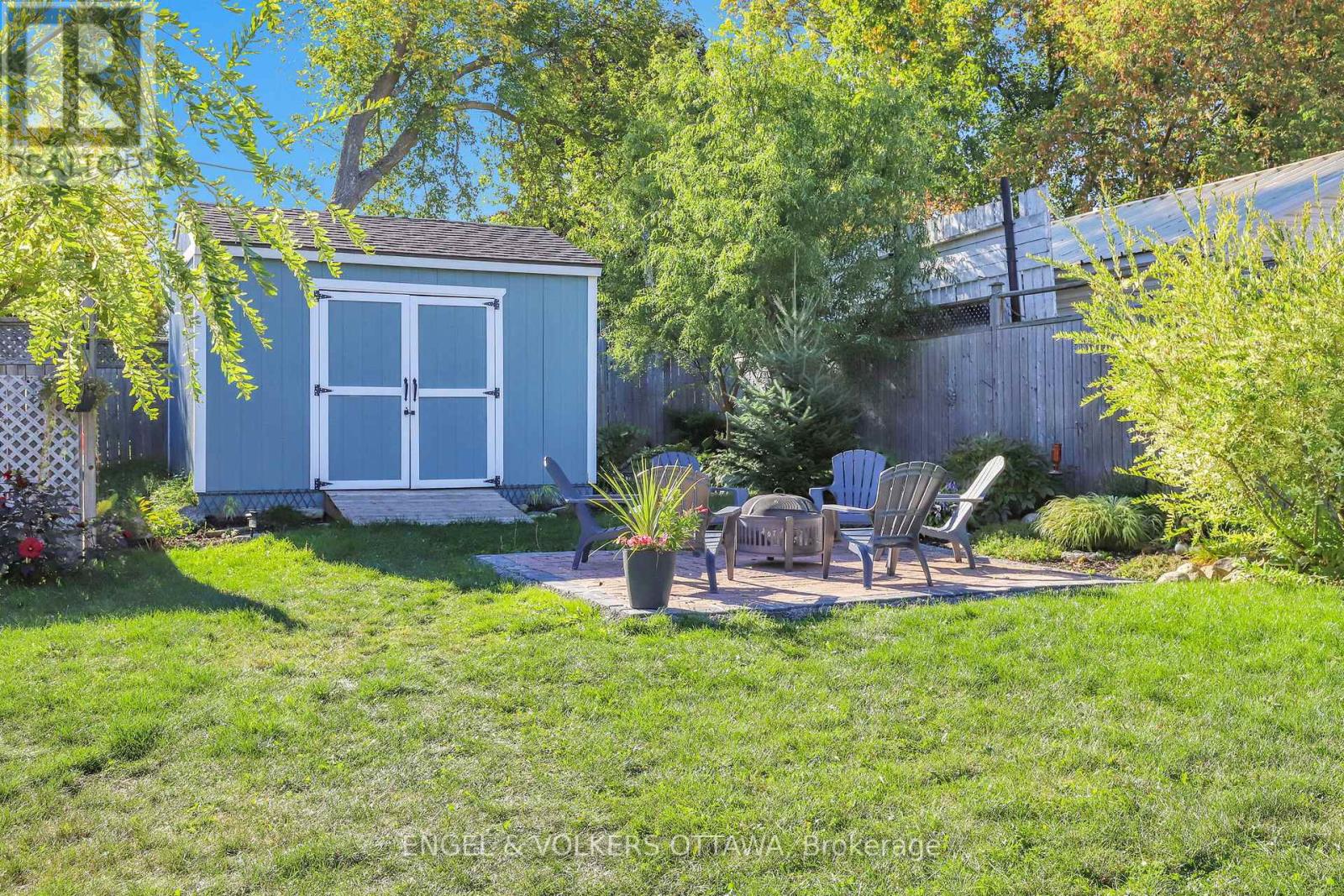 10 Ida Street S