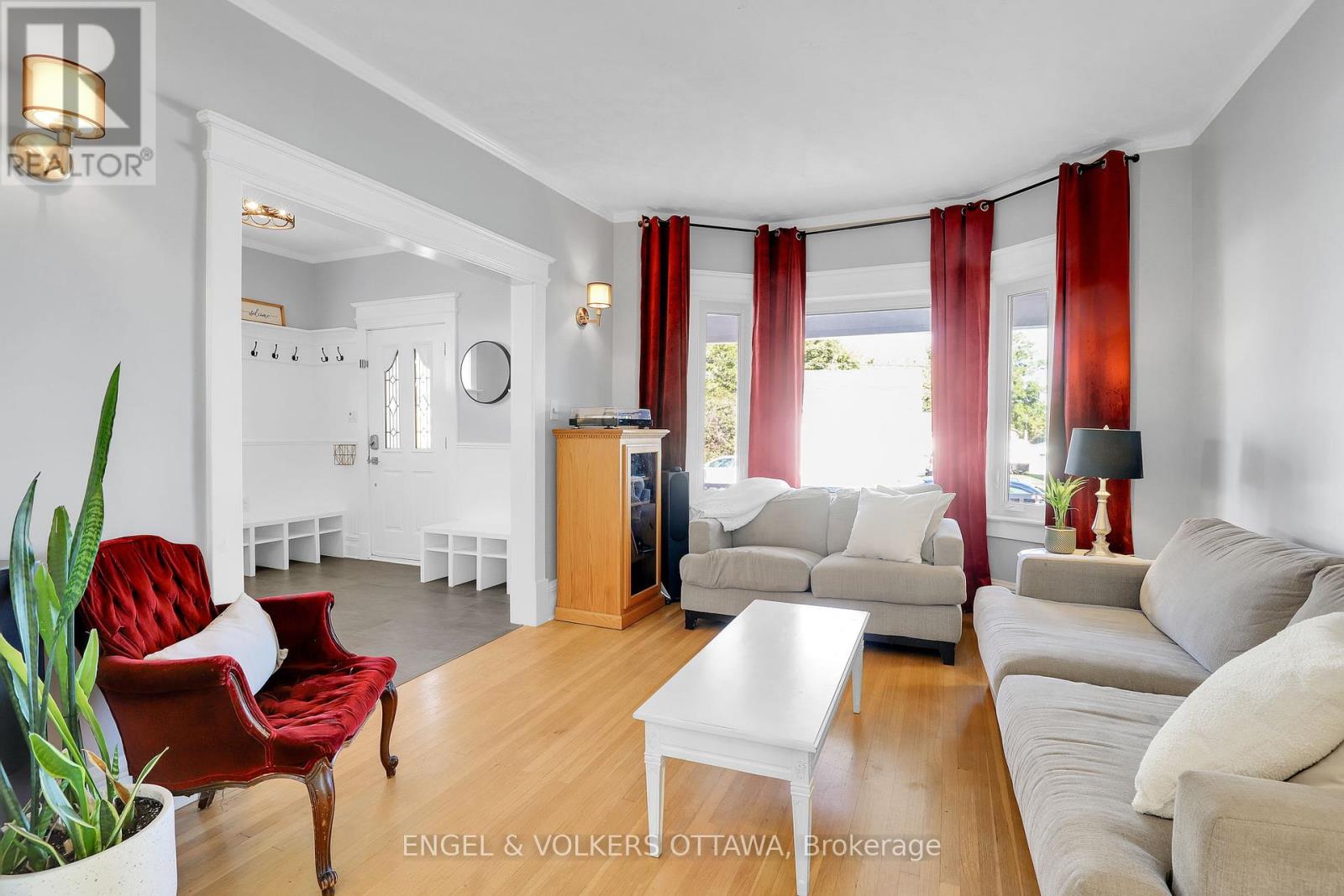 10 Ida Street S