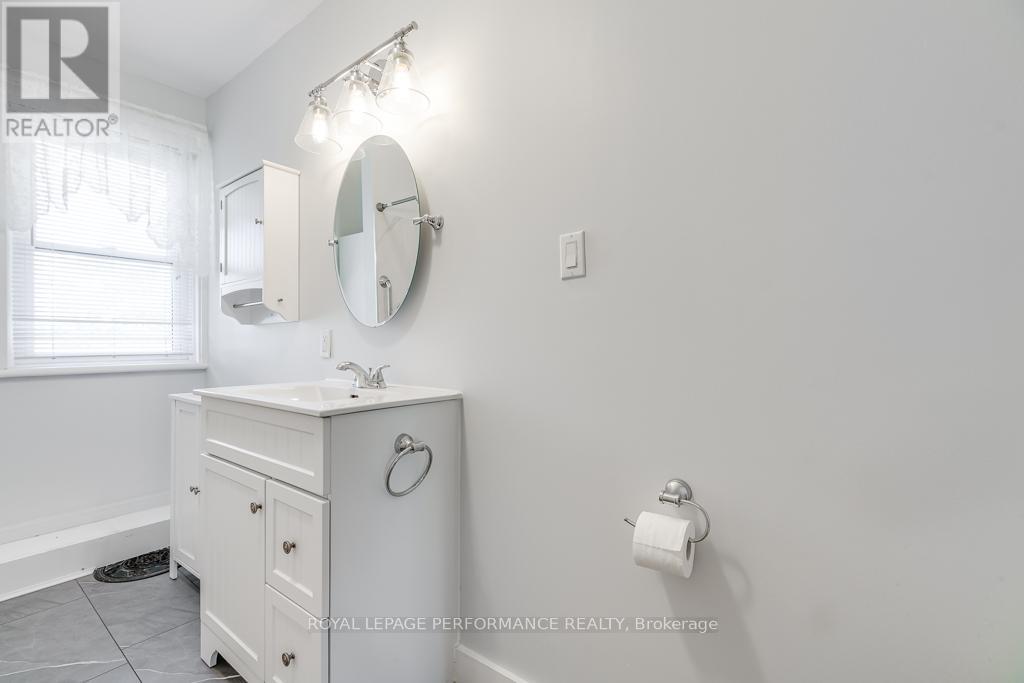 7 Spruce Street S