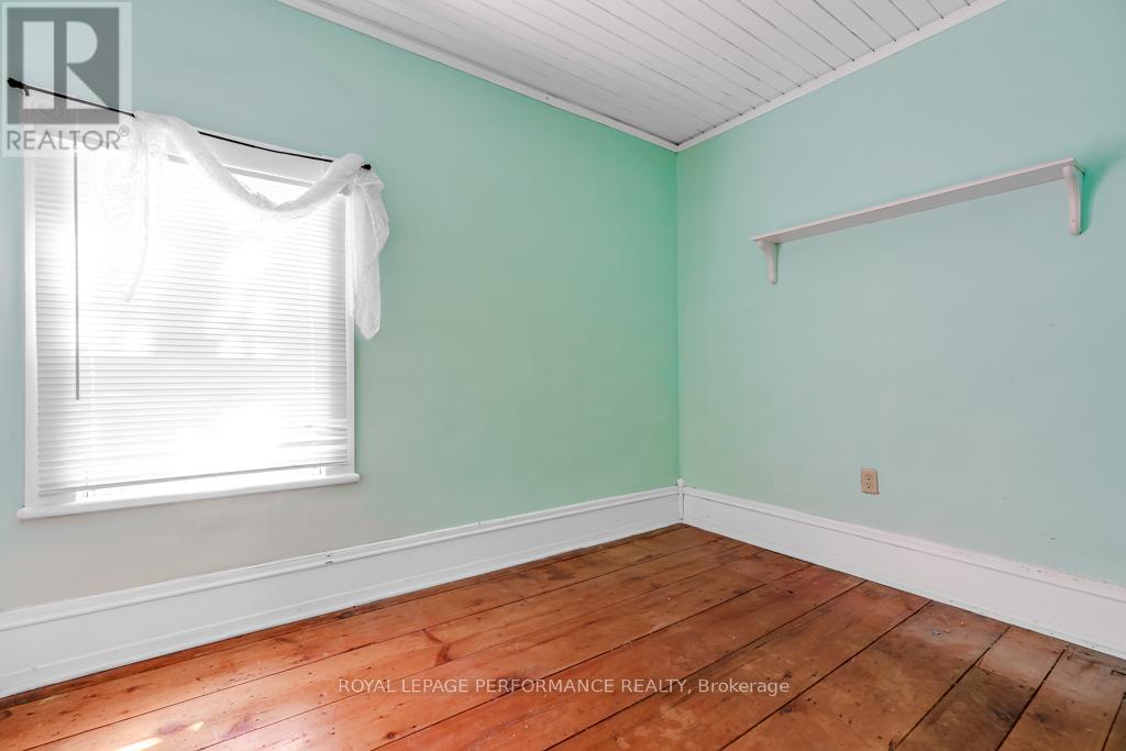 7 Spruce Street S