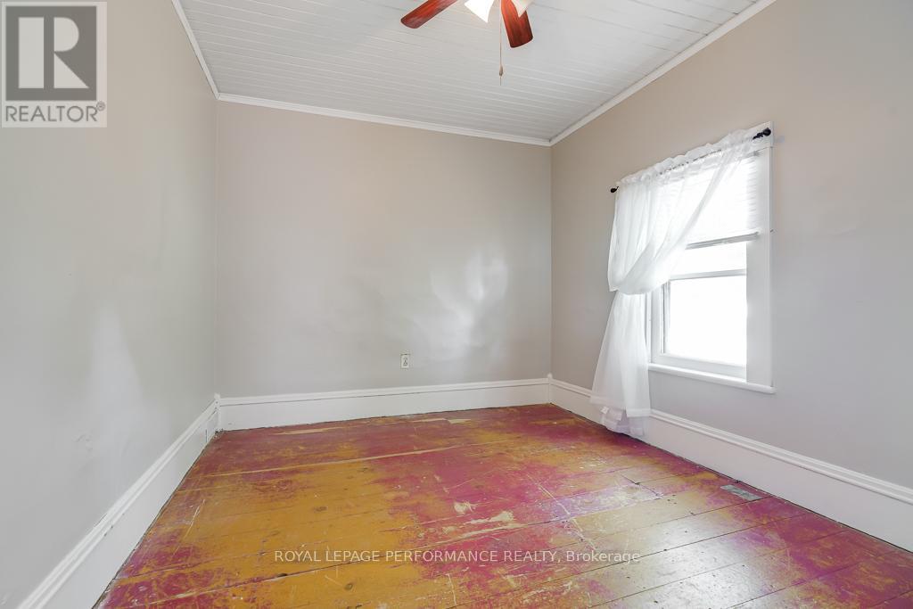 7 Spruce Street S