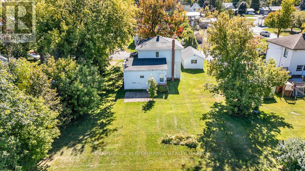 7 Spruce Street S