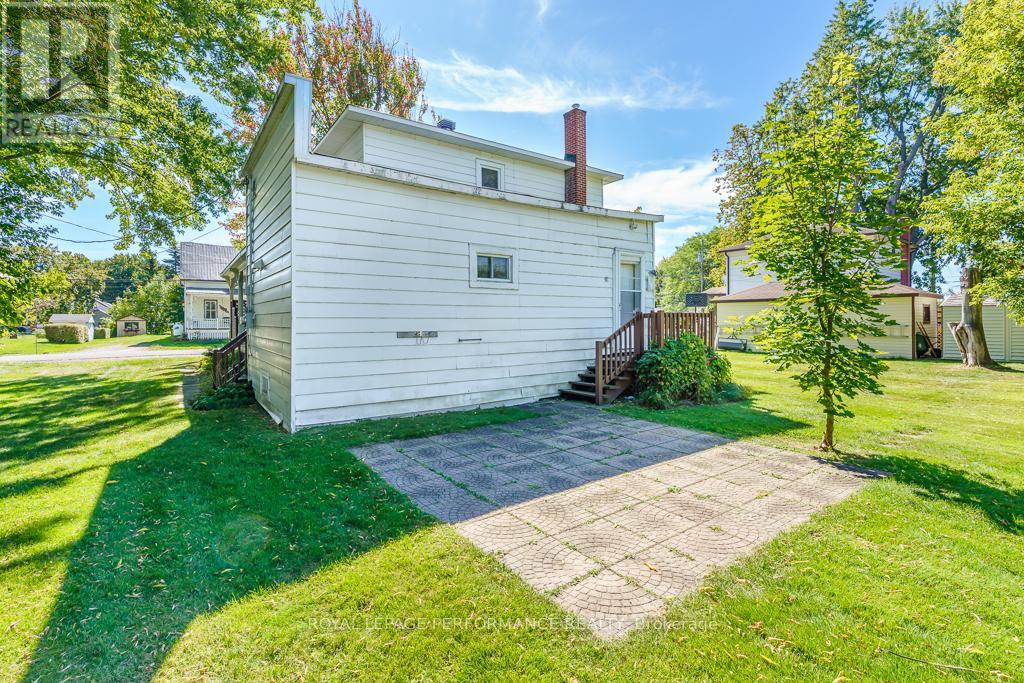 7 Spruce Street S