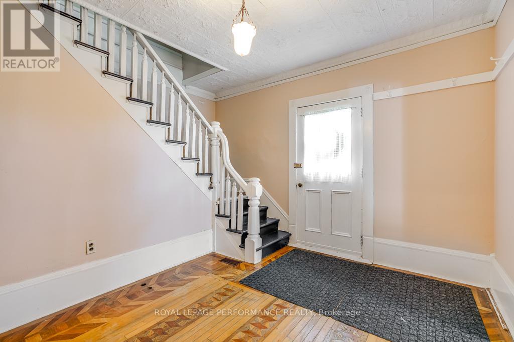 7 Spruce Street S
