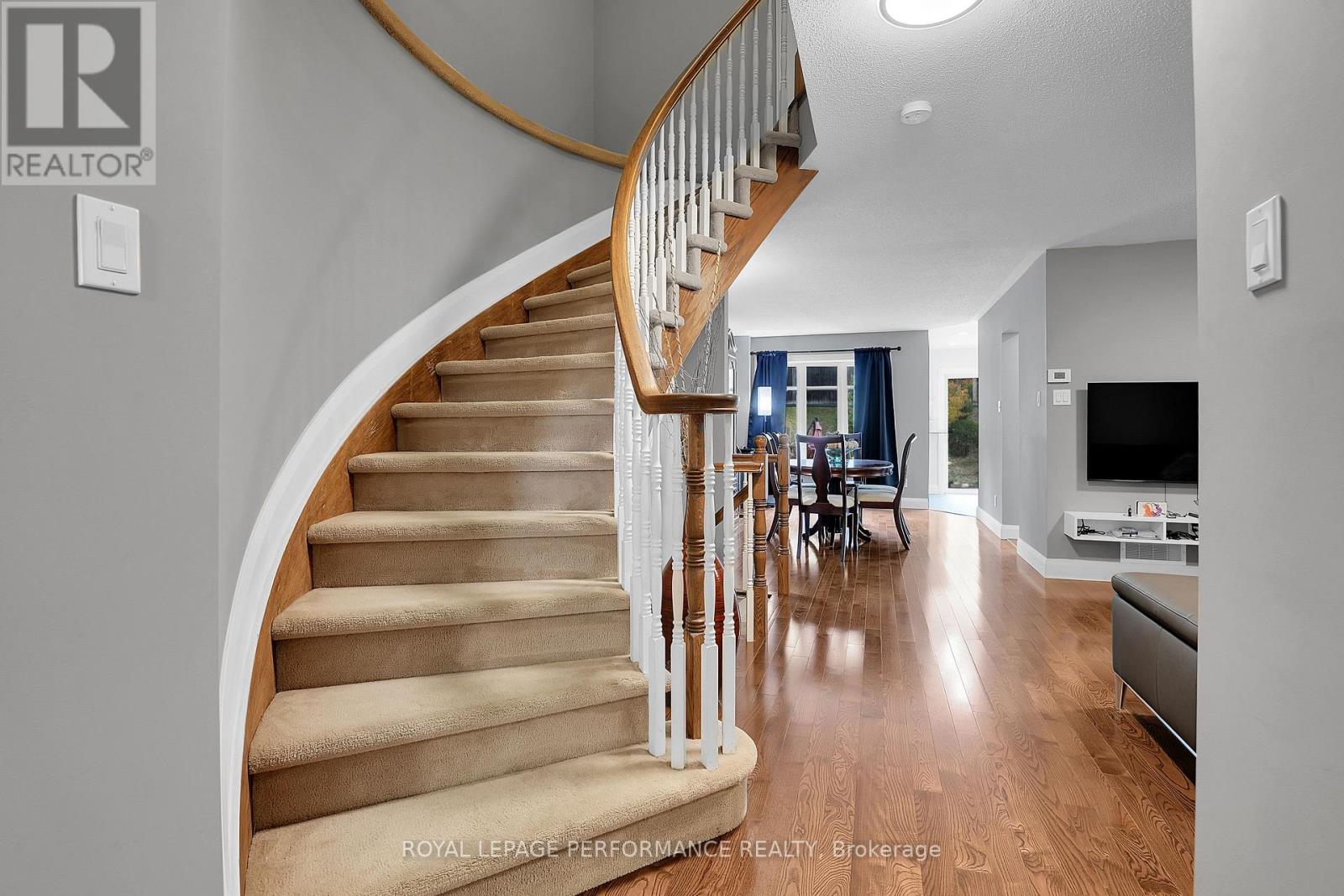161 Duntroon Circle S