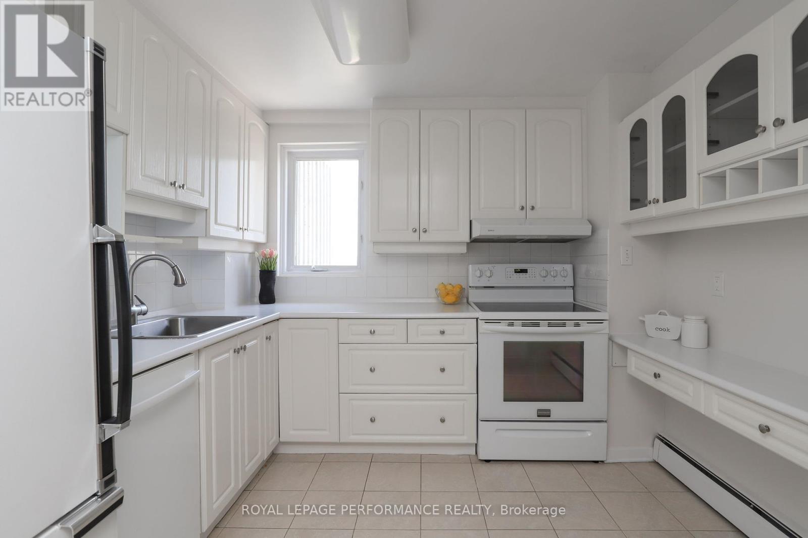 1002 - 1171 Ambleside Drive